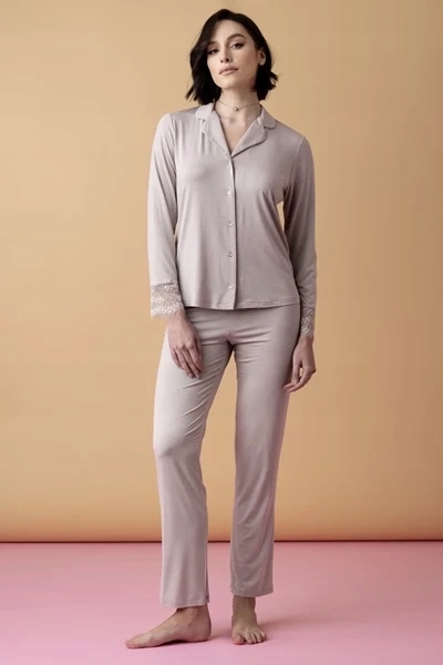 Poem dlouhé pyžamo na knoflíky mandlová barva XXXL