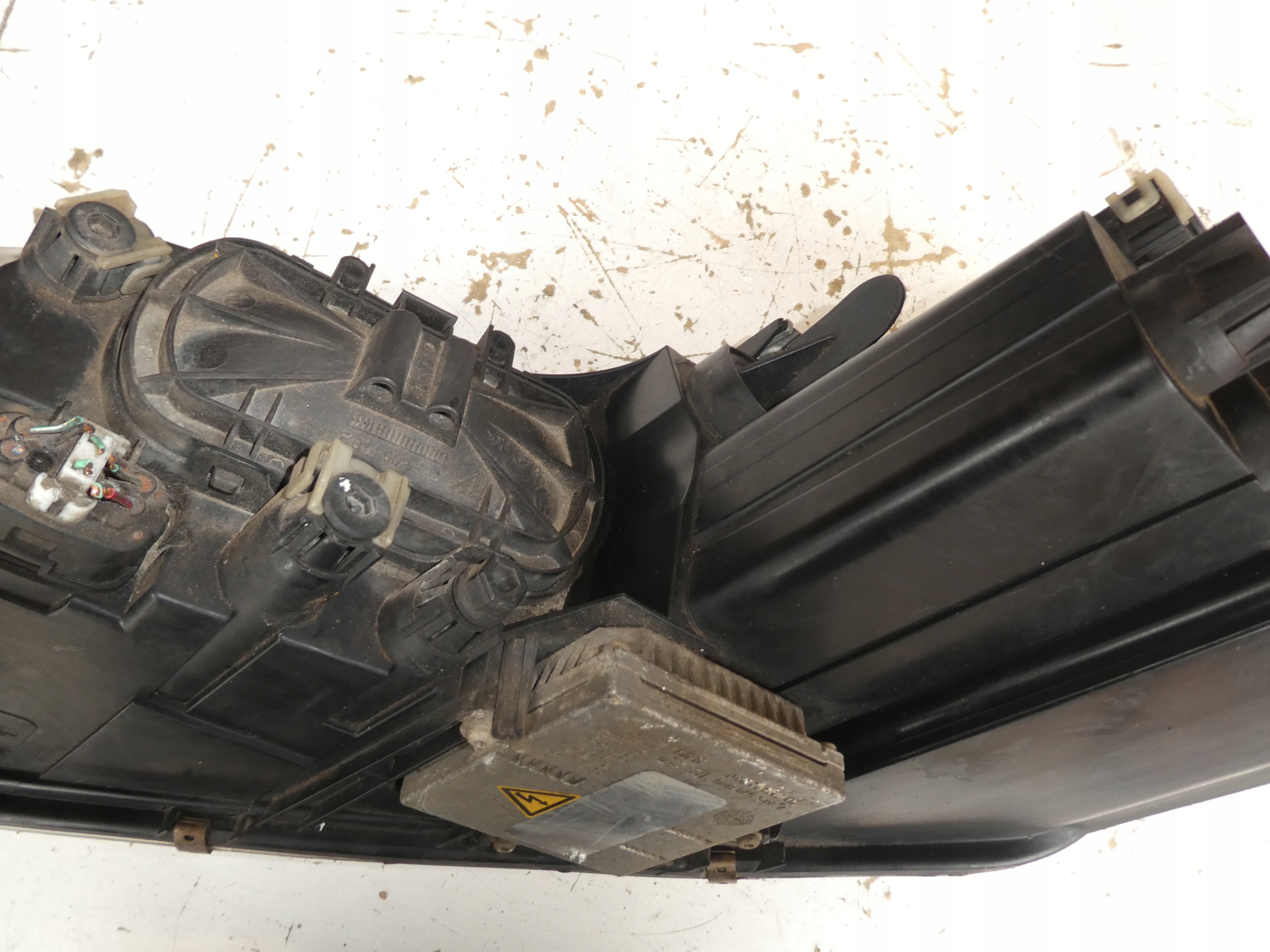MAZDA 6 REFLEKTOR right 014003907R