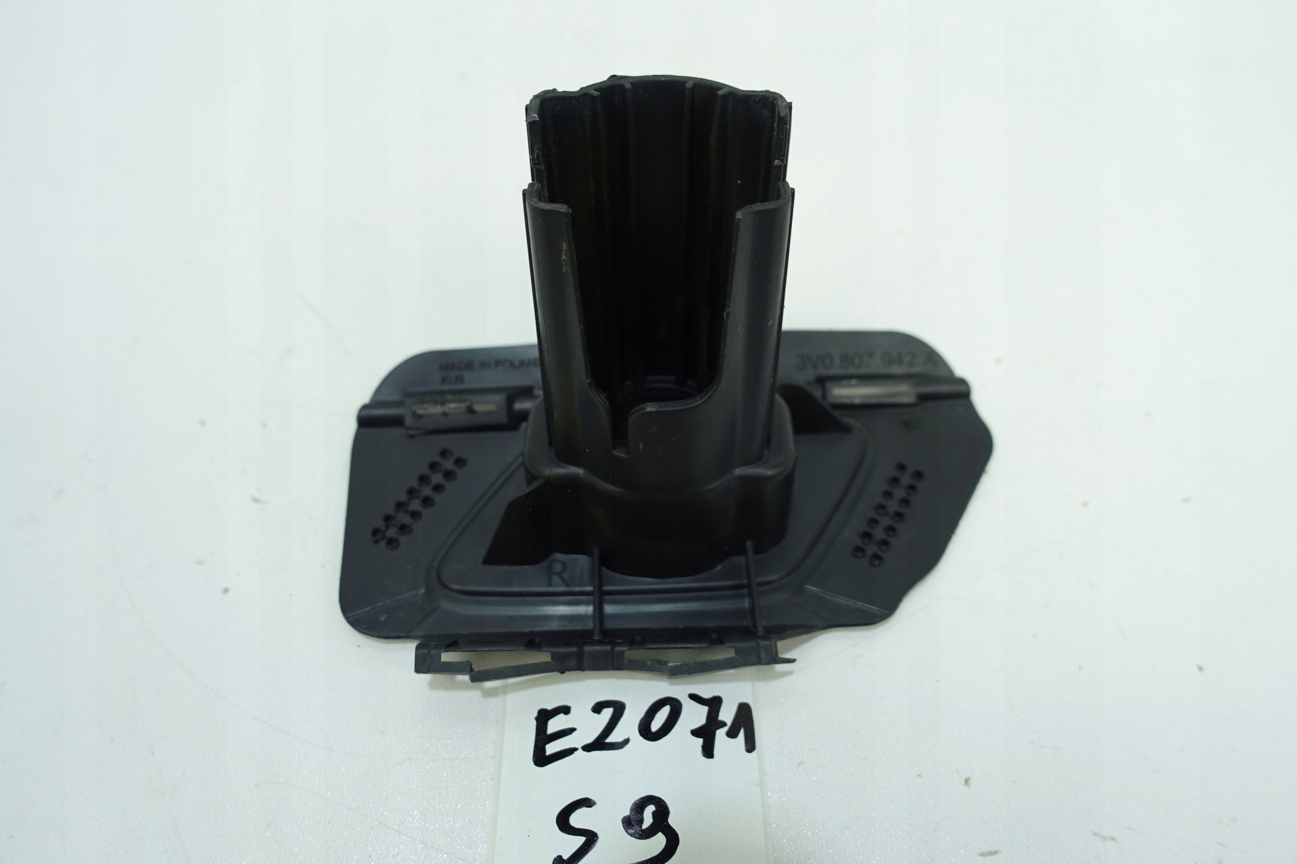 holder washer right SKODA SUPERB III 15-23 3V0807942A