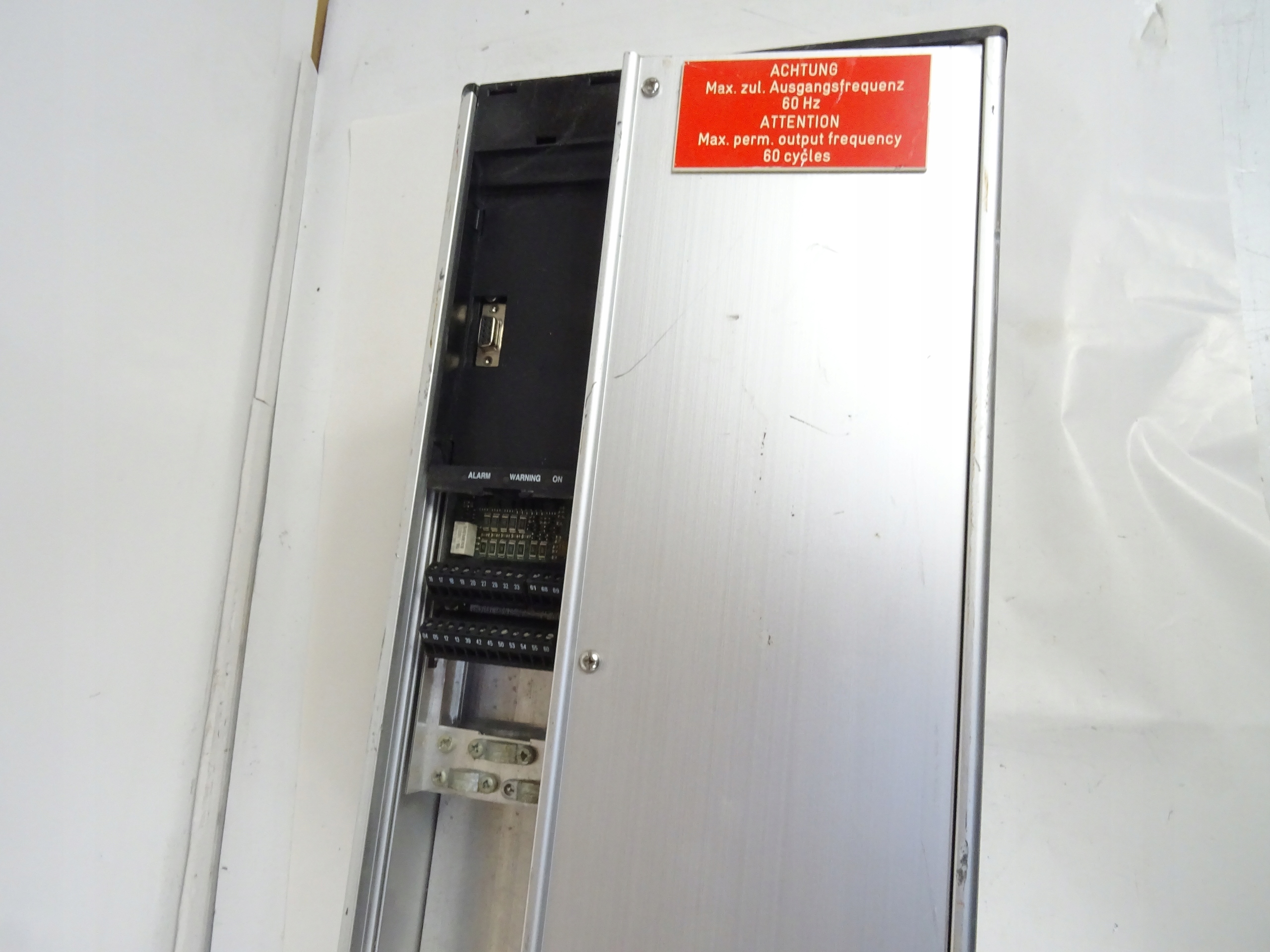 Falownik Danfoss VLT5016PT5C20STR3DLF części dawca Rodzaj trójfazowy