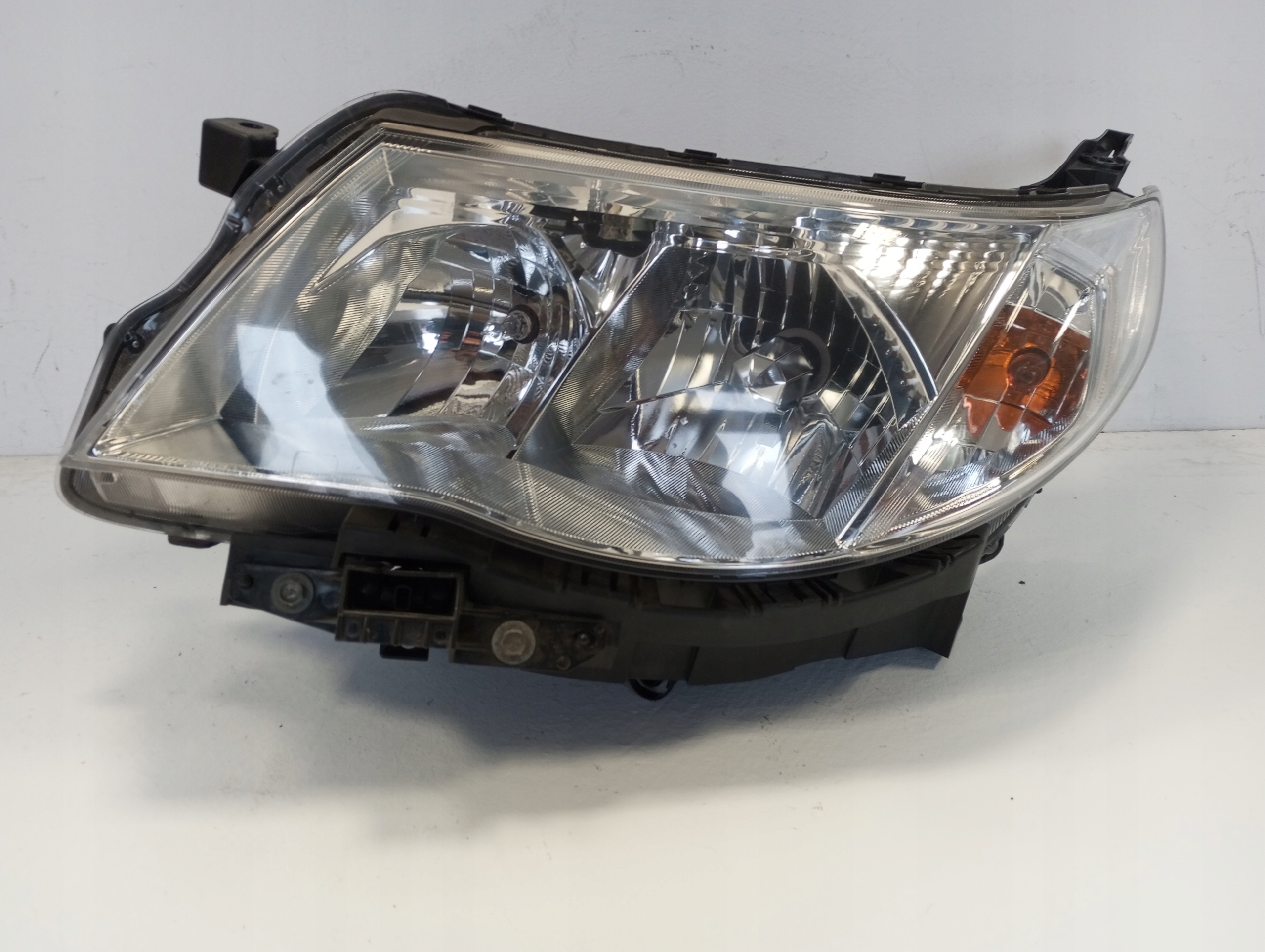 light XENON SUBARU FORESTER left 11R front front