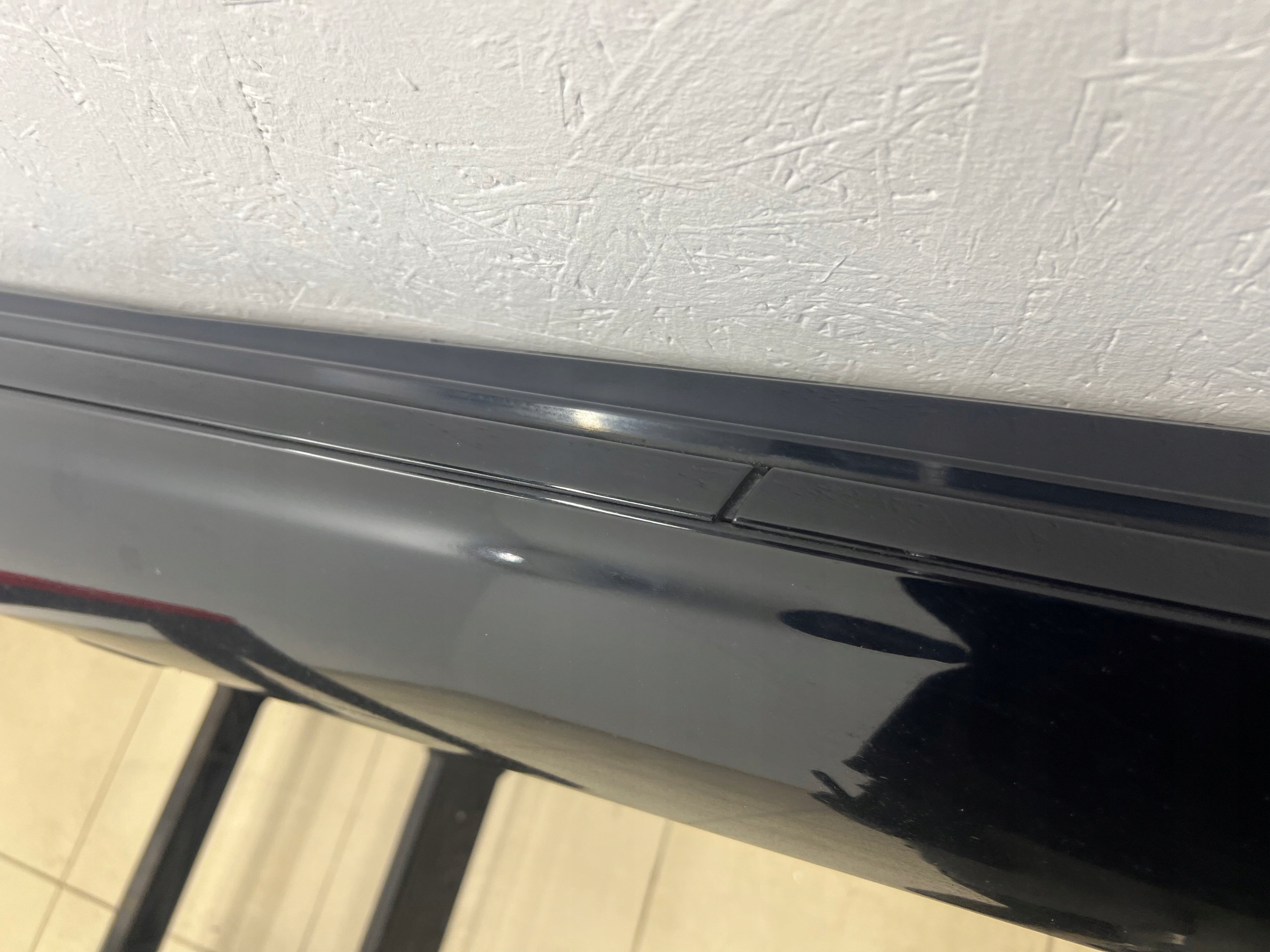 MERCEDES W205 KOMBI moulding threshold cap right colour: 040 W colour