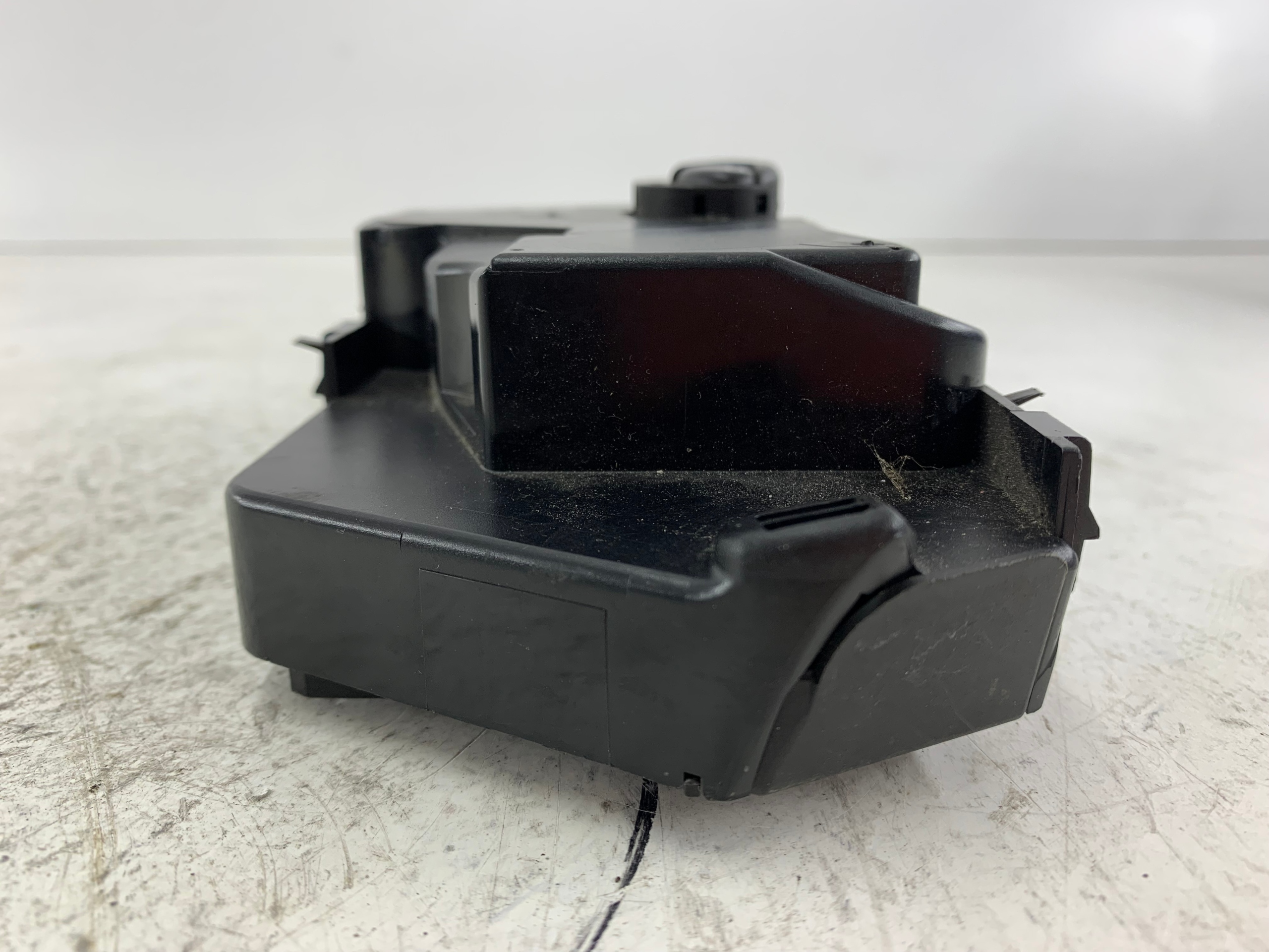 MERCEDES W220 PANEL SITZ rechts heck 2208211058