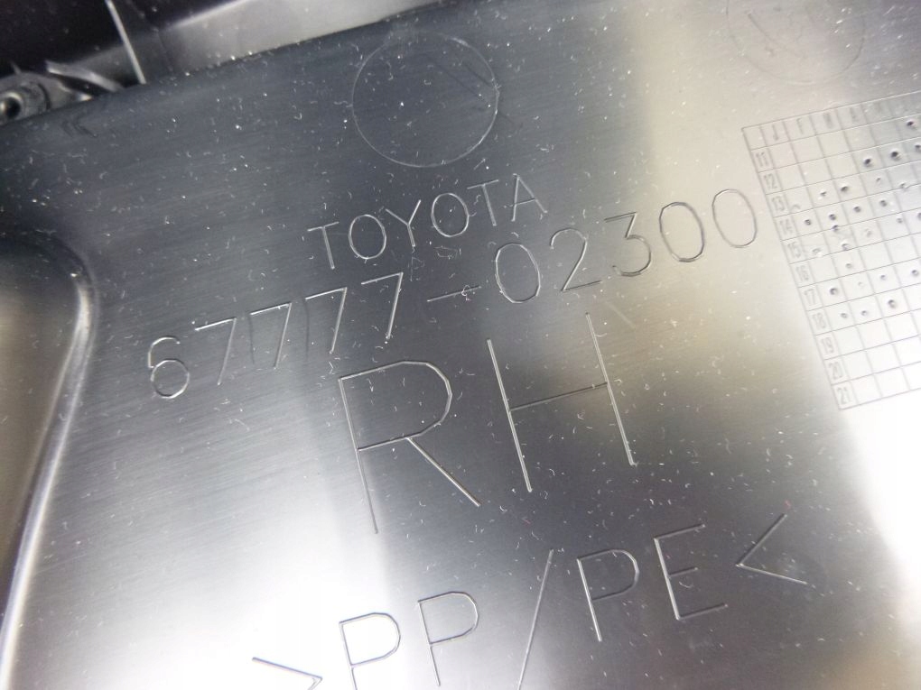 TOYOTA AURIS II 2 upholstery door right