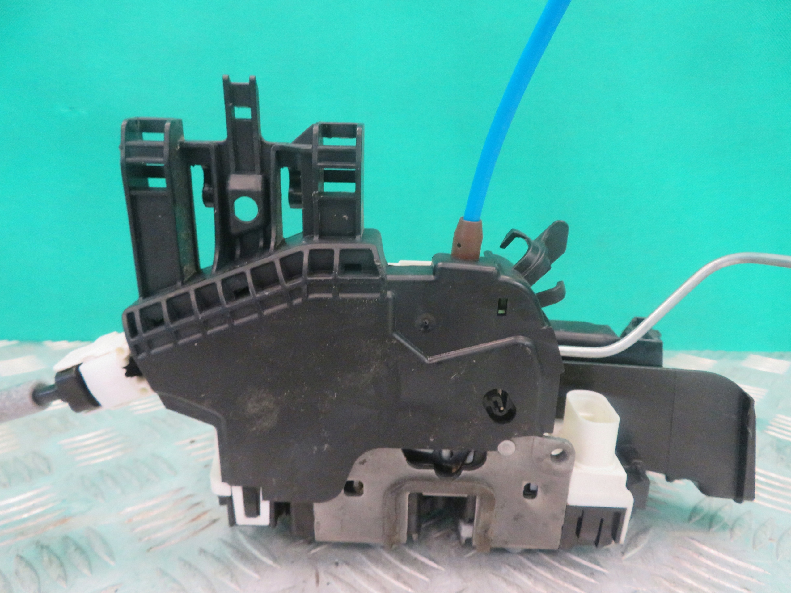 lock door right front 8 PIN A KLASA W176 18R