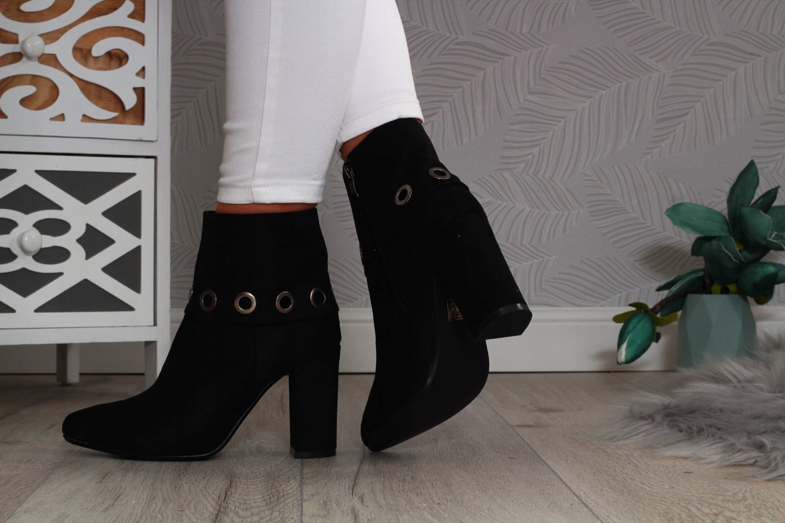 BOTKI NA OBCASIE DAMSKIE ZAMSZOWE CZARNE WIOSENNE Wzór dominujący bez wzoru