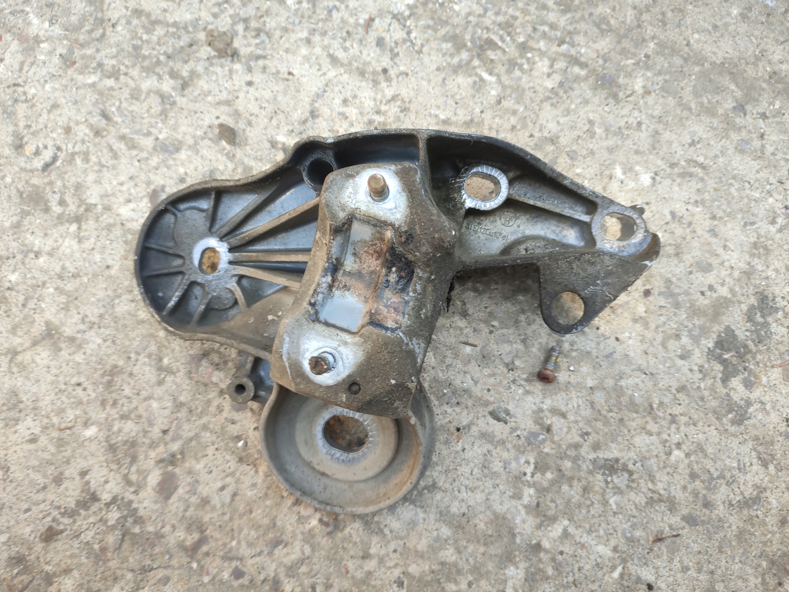 AUDI A6 C6 3.0 TDI holder engine mount left 4F0199351S