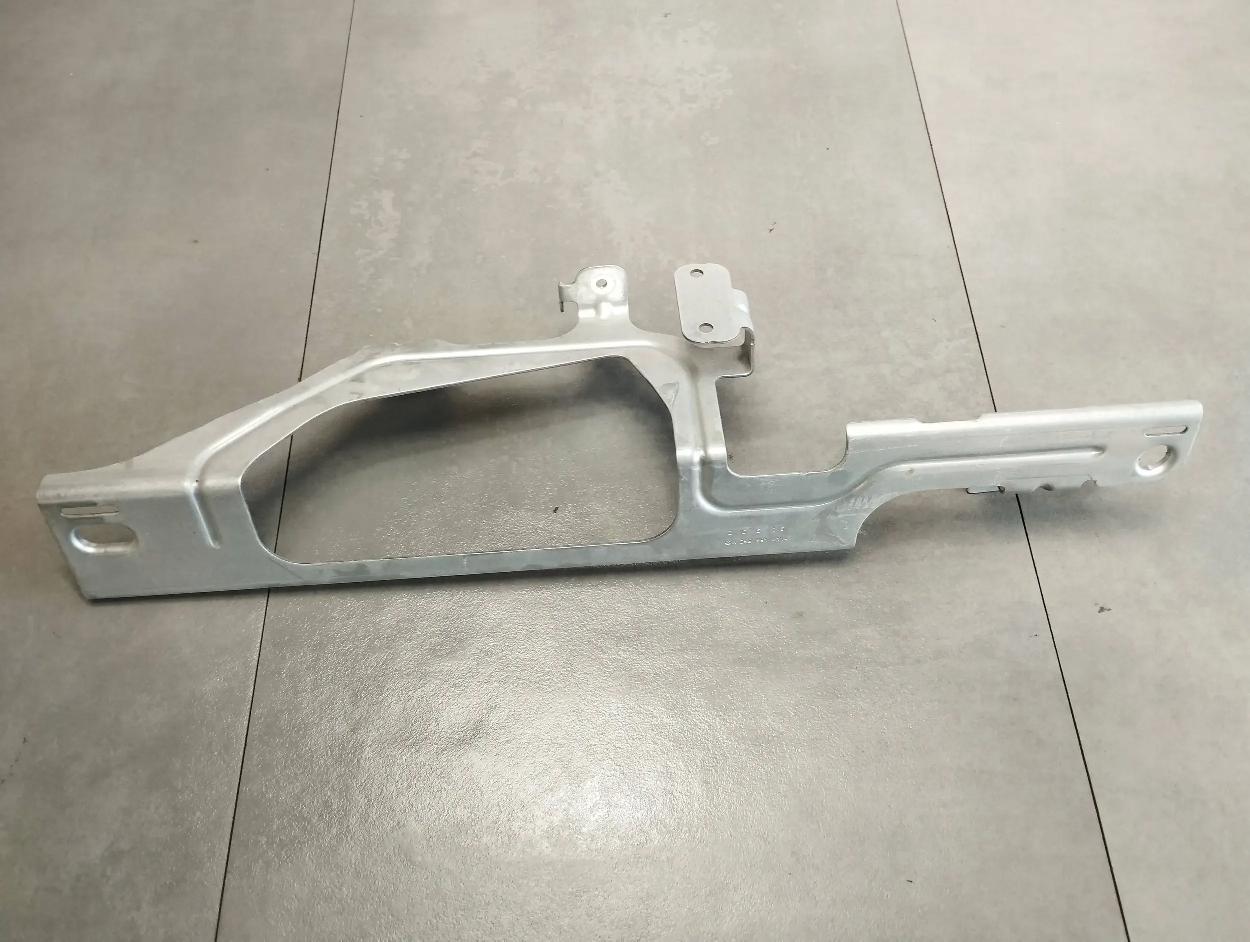 Mercedes-Benz GLC X253 console bracket A2536910114