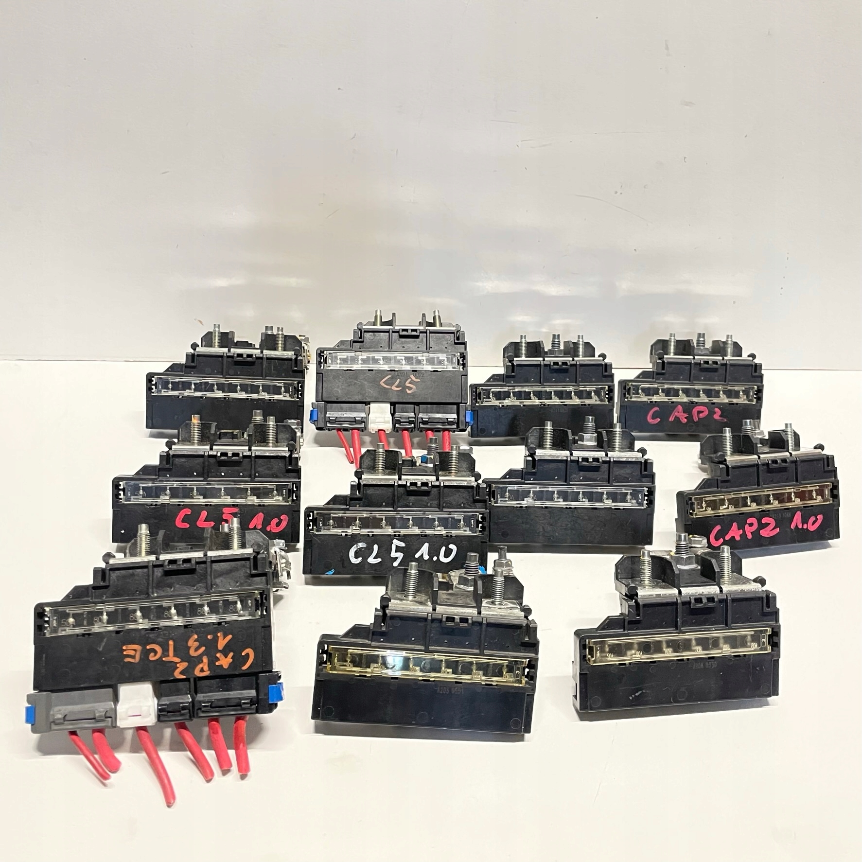 RENAULT CAPTUR II TERMINAL BATTERY FUSES