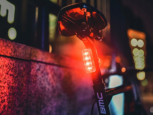 Lampa Tylna Ravemen TR100 LED Crystal Pure Red 100 lumenów aku USB-C 50g Model TR100