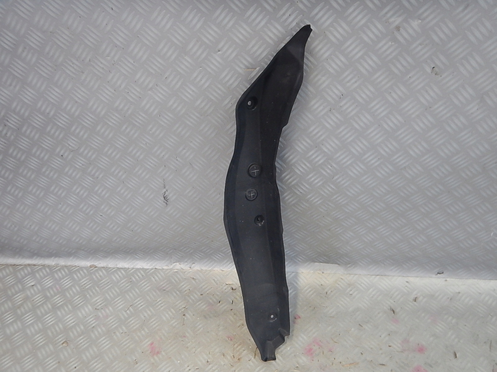 MERCEDES C W205 LEWA OSŁONA POD BŁOTNIK PRZÓD