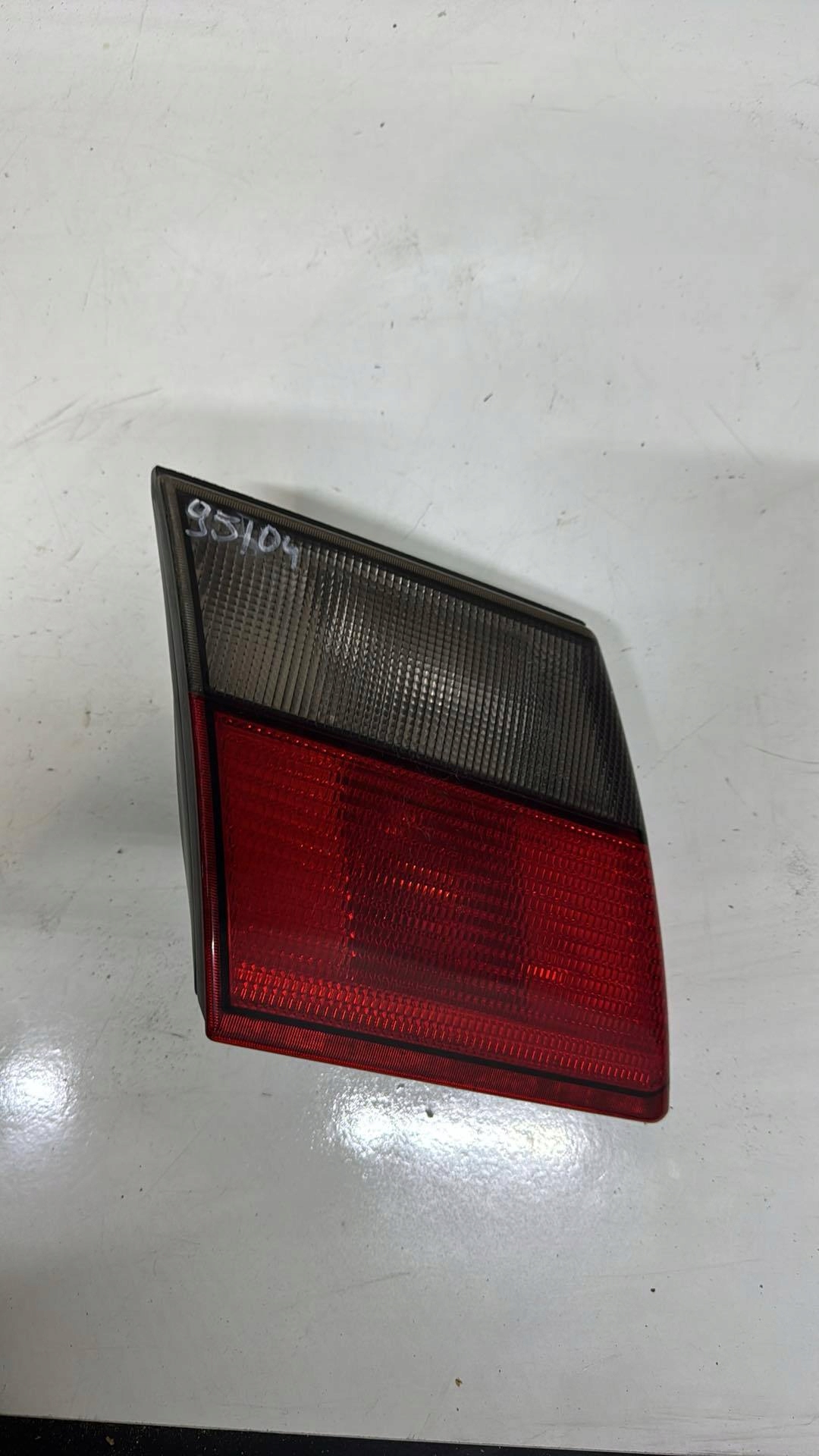 light SAAB 95 9-5 to the bonnet left rear part rear