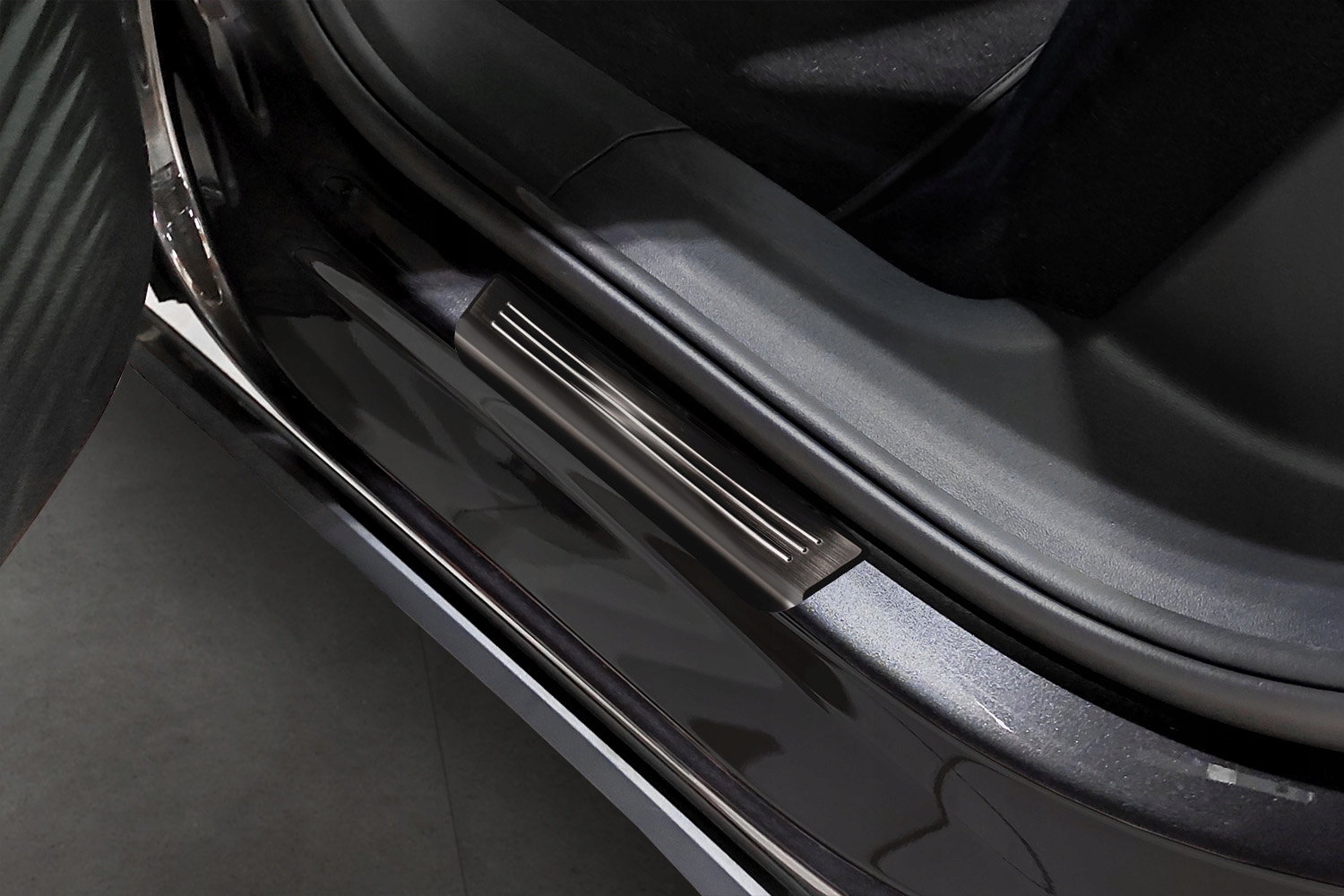 VOLKSWAGEN ID.4 2020- NAKŁADKI LISTWY PROGOWE PROGI Waga produktu z opakowaniem jednostkowym 1 kg