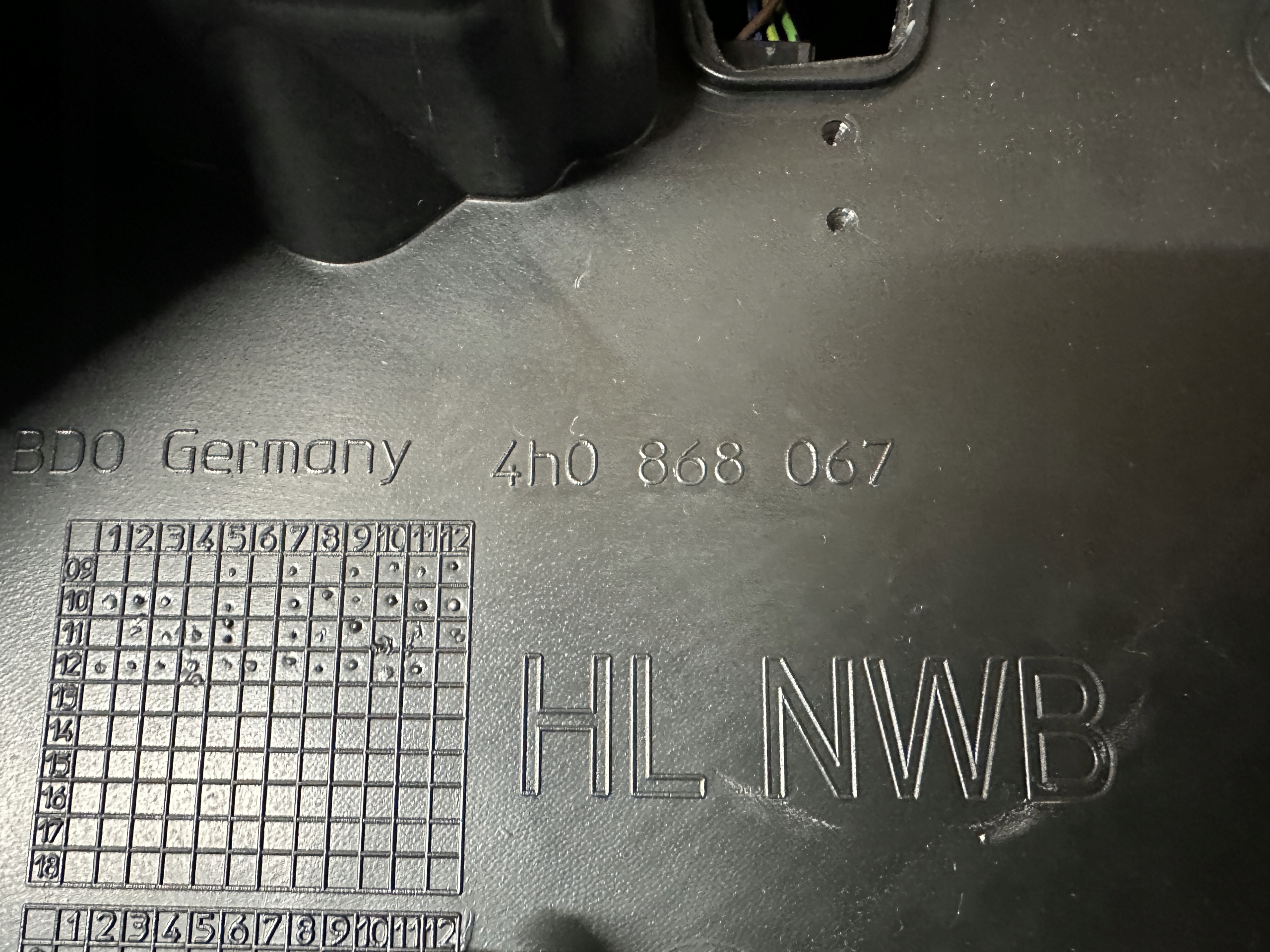 AUDI A8 4H D4 side door left rear part