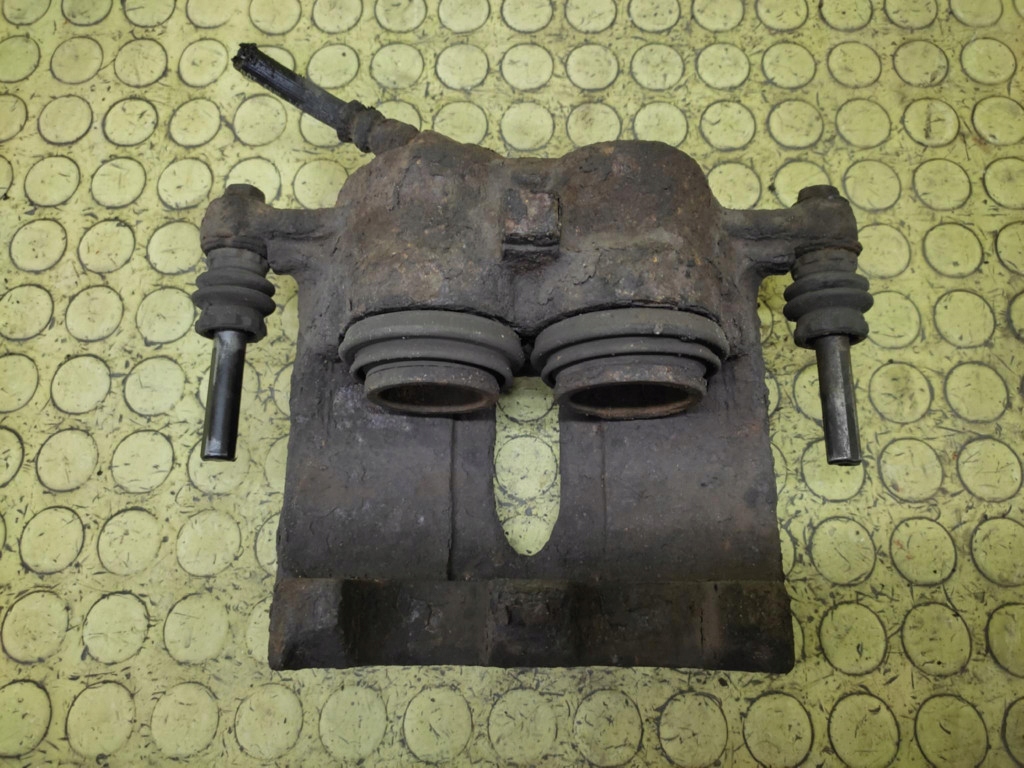 OPEL VIVARO 1.9 DCI caliper brake right front