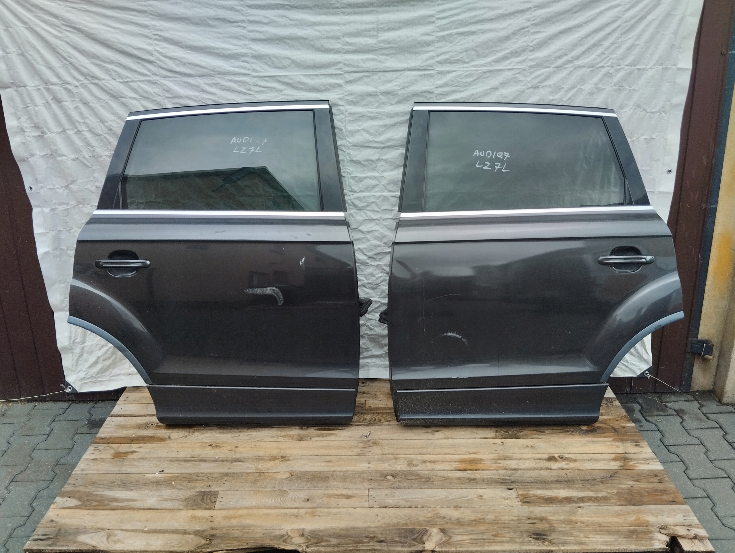 ДВЕРИ ЗАД. ЗАДНЕЕ СЛЕВА ПРАВЕ AUDI Q7l Lz7l