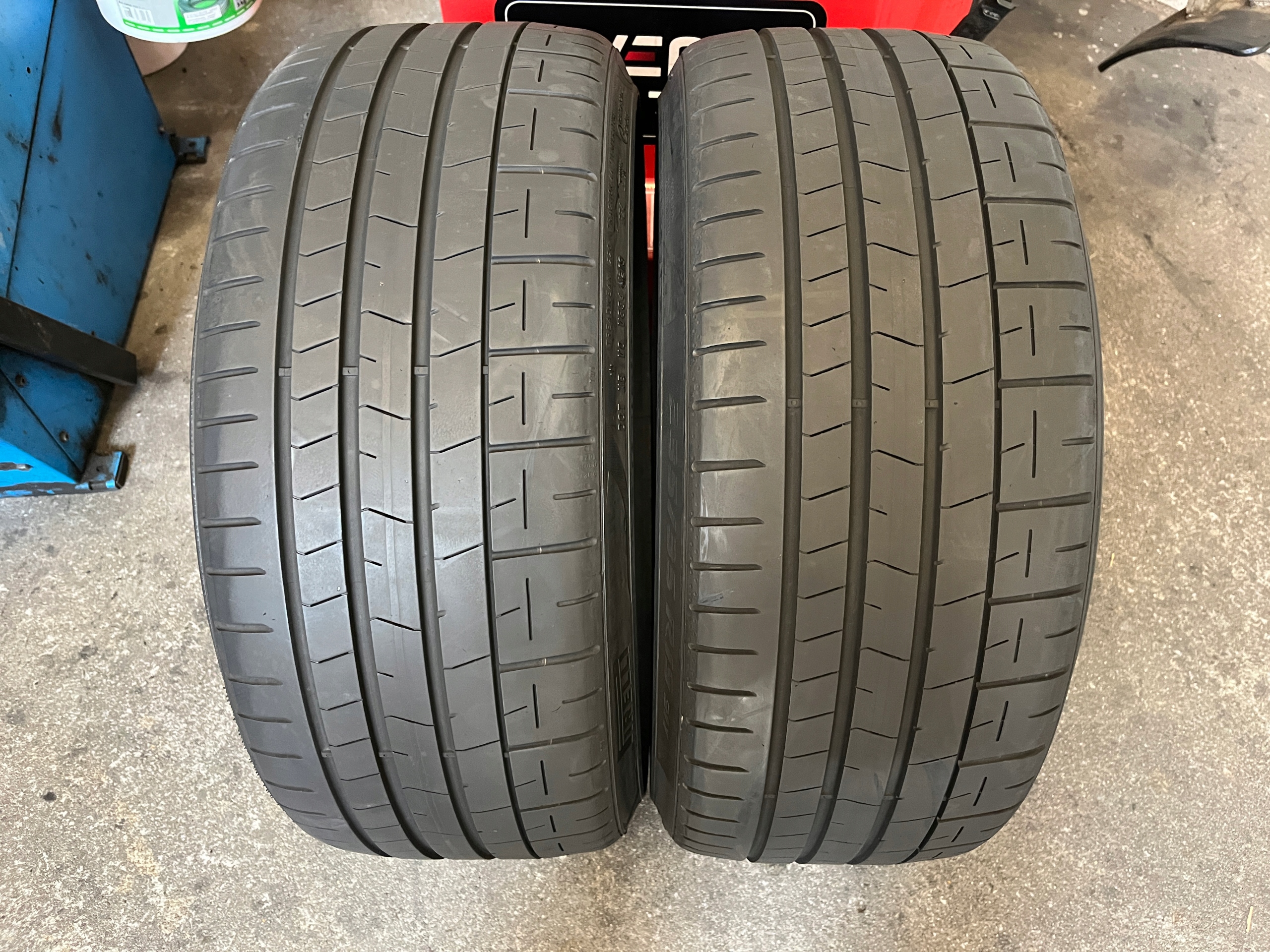 2 tyres summer 235/35R19 Pirelli P ZERO RO2 6mm