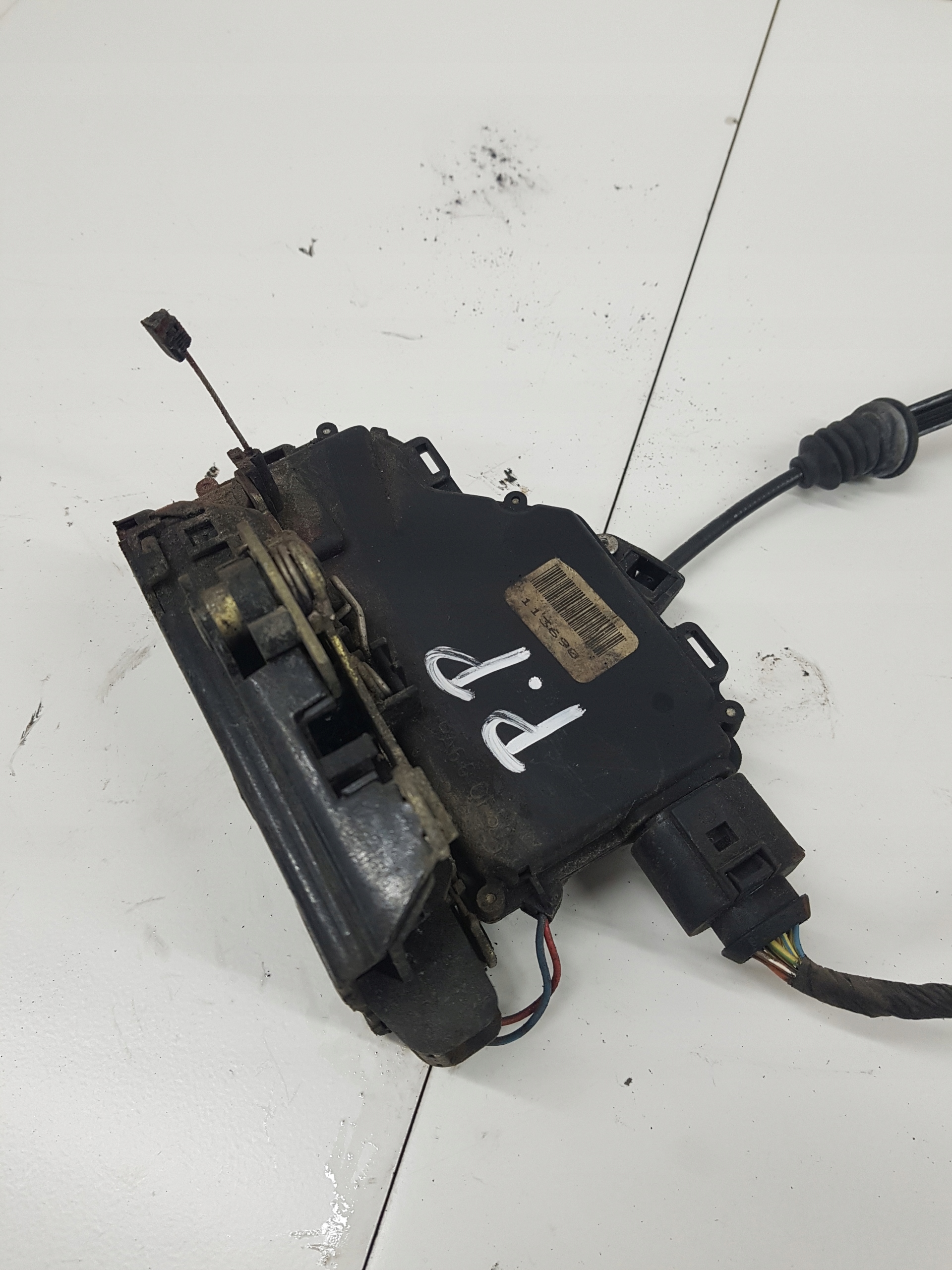 lock door right front VOLKSWAGEN NEW BEETLE 8 PIN