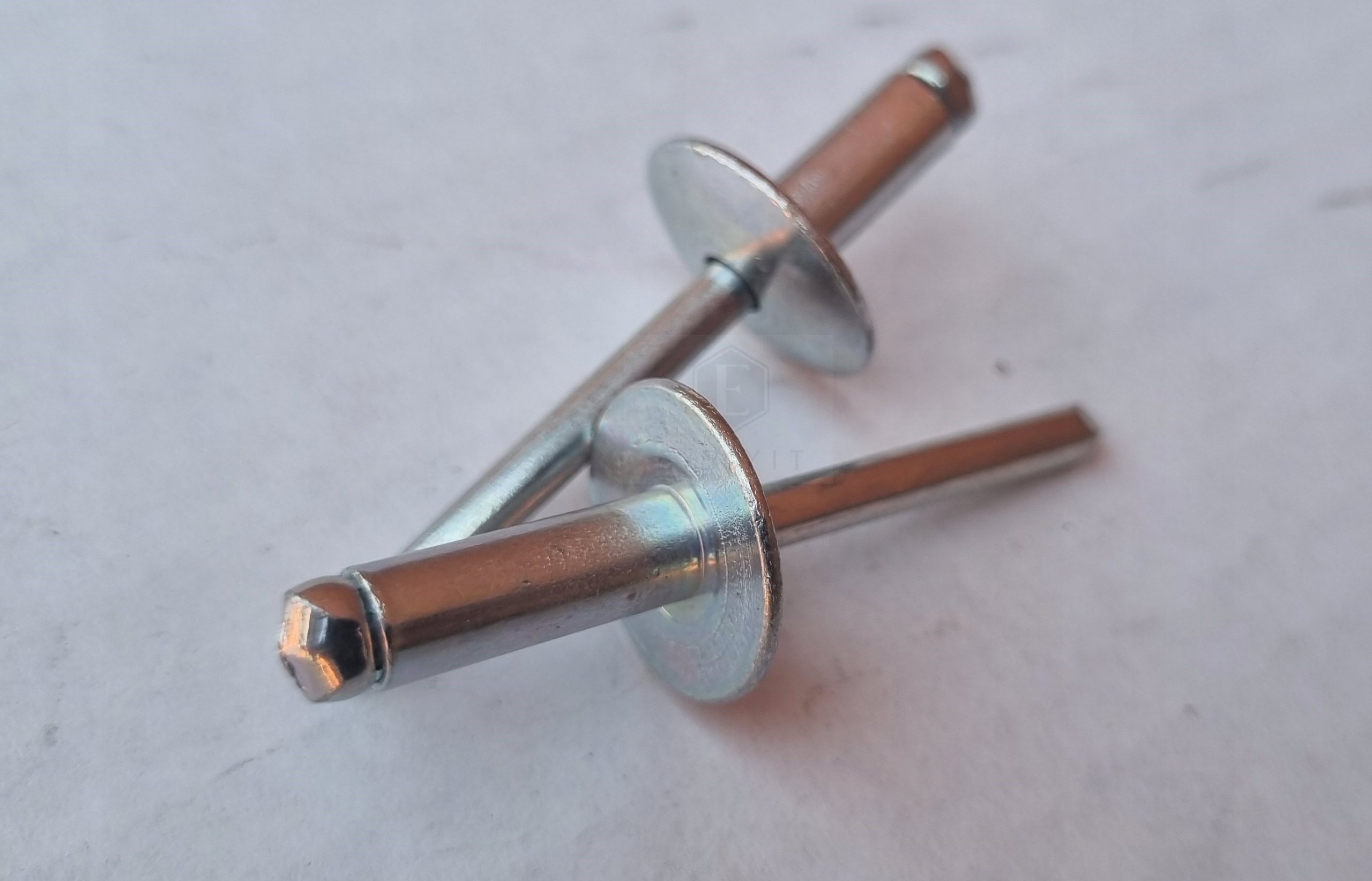 

Nit Nity uniwersalne Stal 6.4x18 Łeb głowa aż 19mm