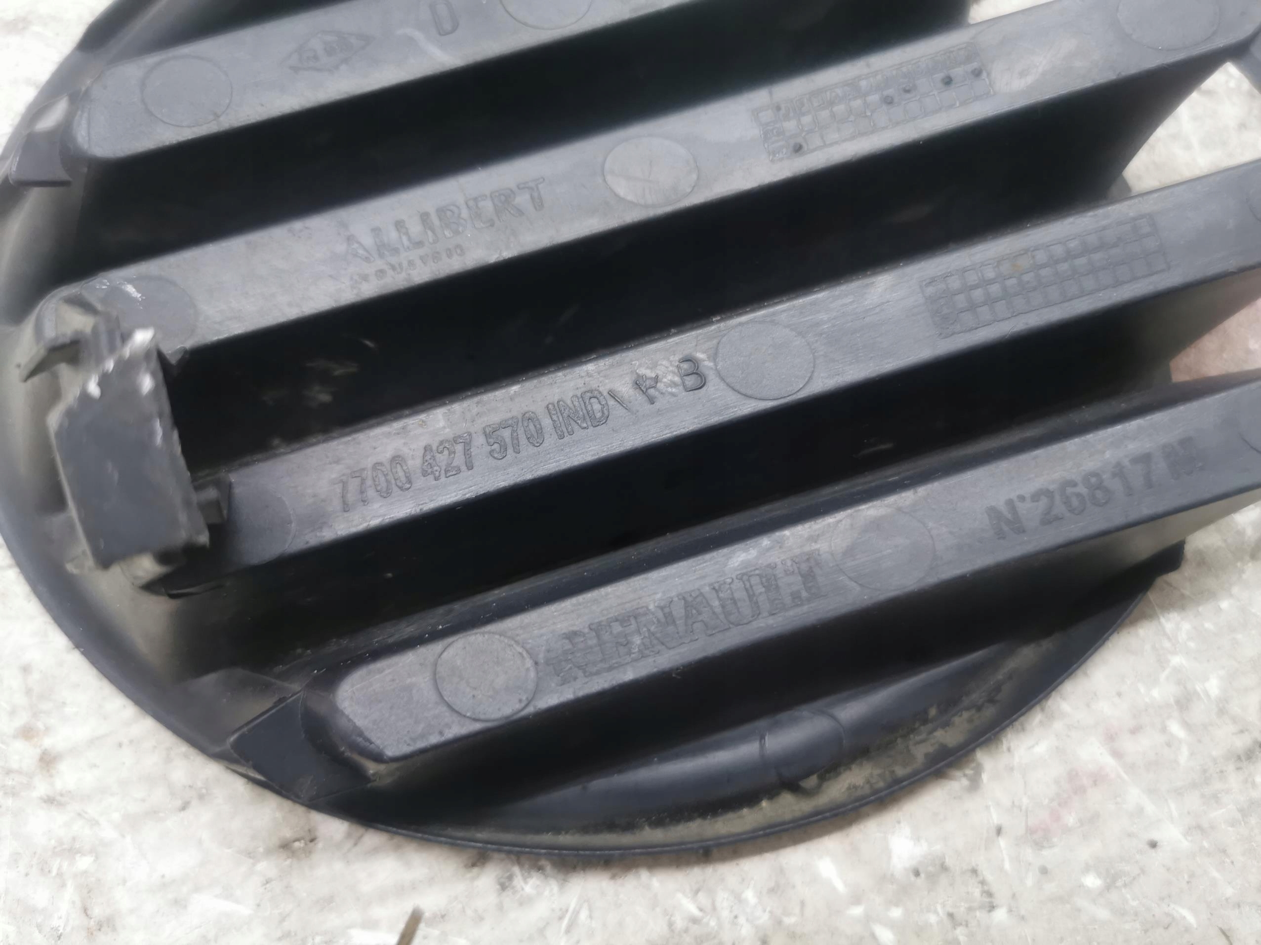 grid of a bumper right front RENAULT MEGANE and 97-02