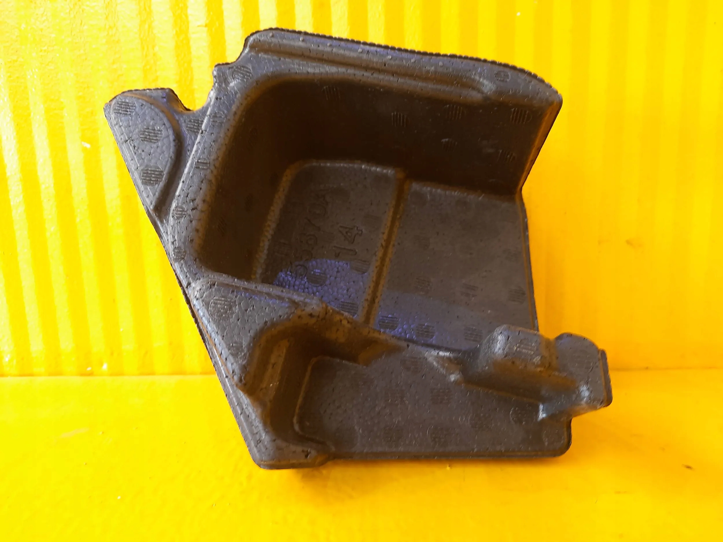 Tesla Model 3 OSŁONA KOSTEK BATERII LEWA Typ samochodu Samochody osobowe