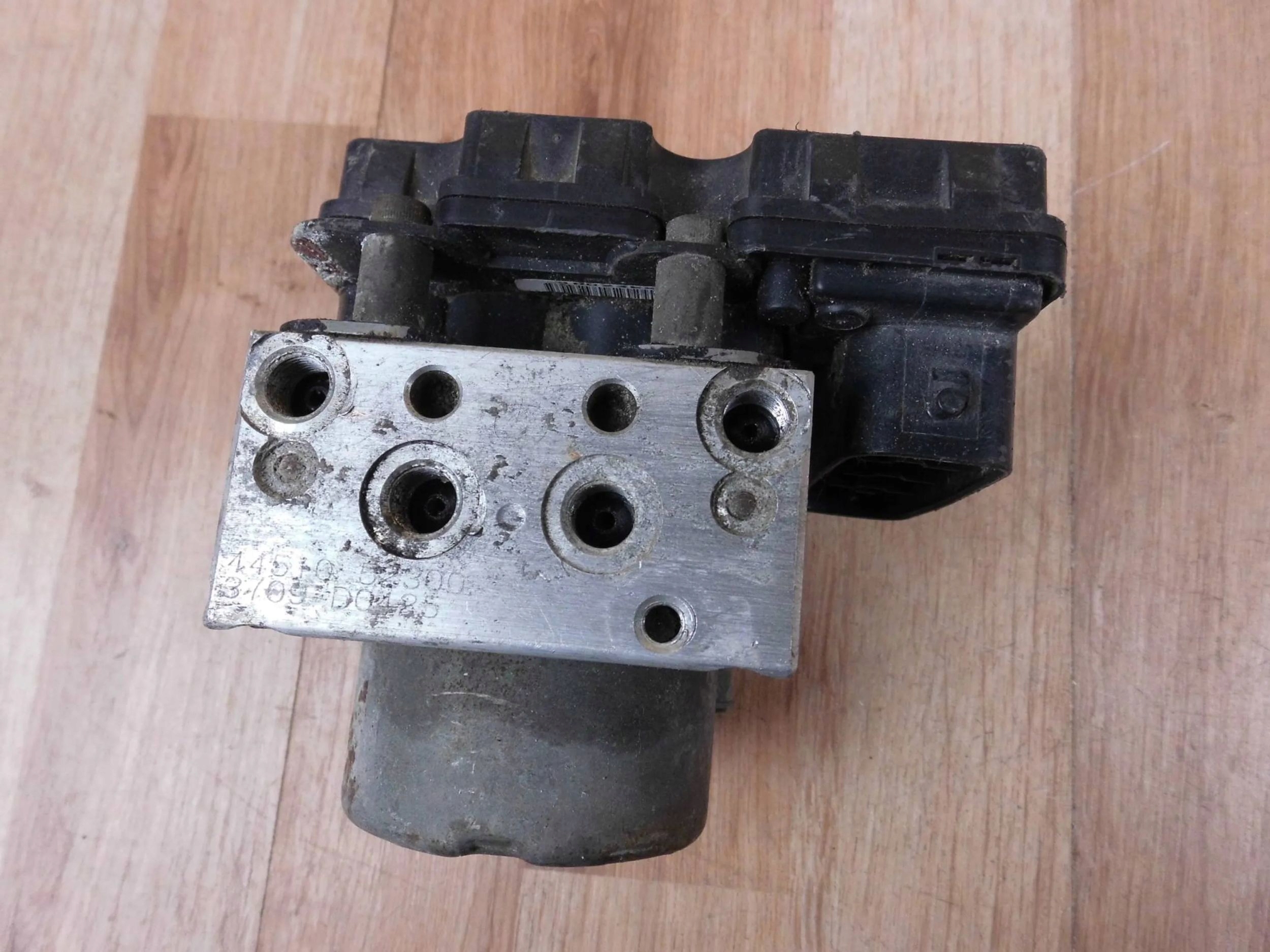 Toyota Yaris e 1.4 D4D Pompa ABS 44510-52300