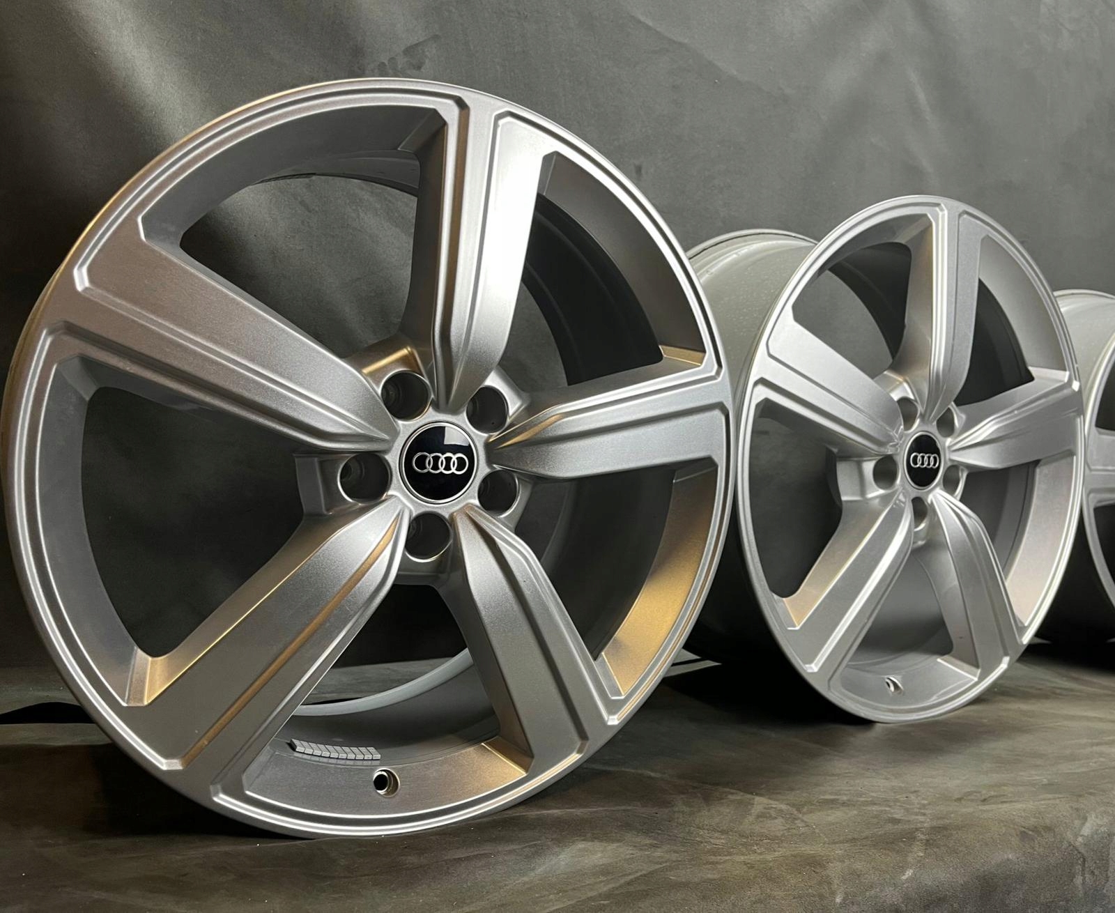 ORYGINALNE FELGI ALUFELGI AUDI 20" E TRON A5 A6 A8 Q5 Q7 4KE601025S