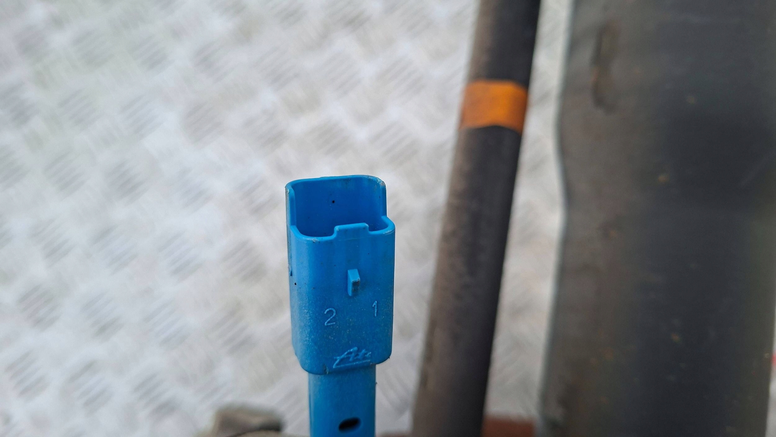 axis rear part PEUGEOT 206 HB 2002