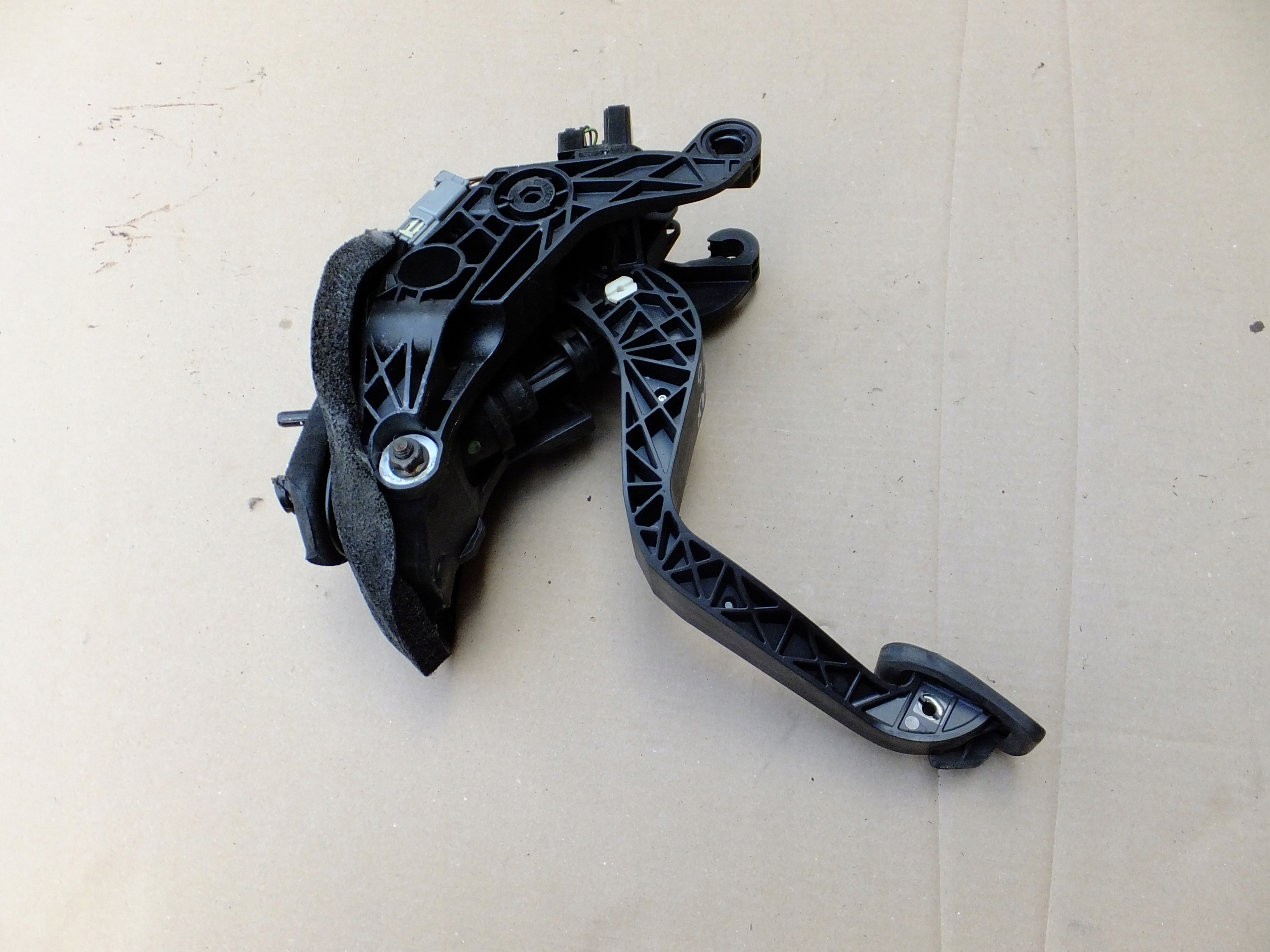 pump clutch pedal ford b-max AY11-7B633-GC