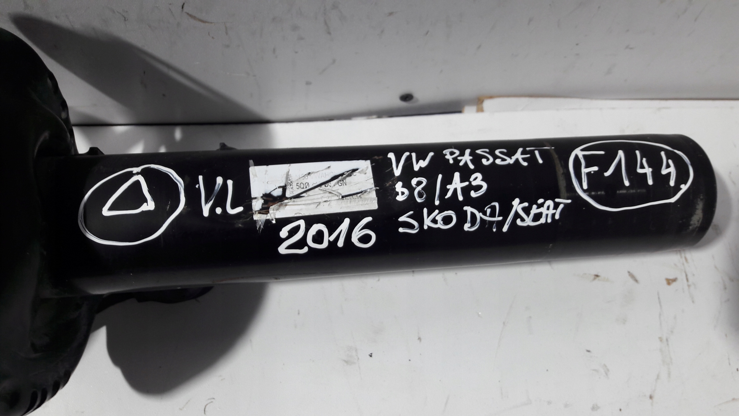 VW PASSAT 2016 shock absorber left front McPherson AUDI A3 SKODA 5Q0