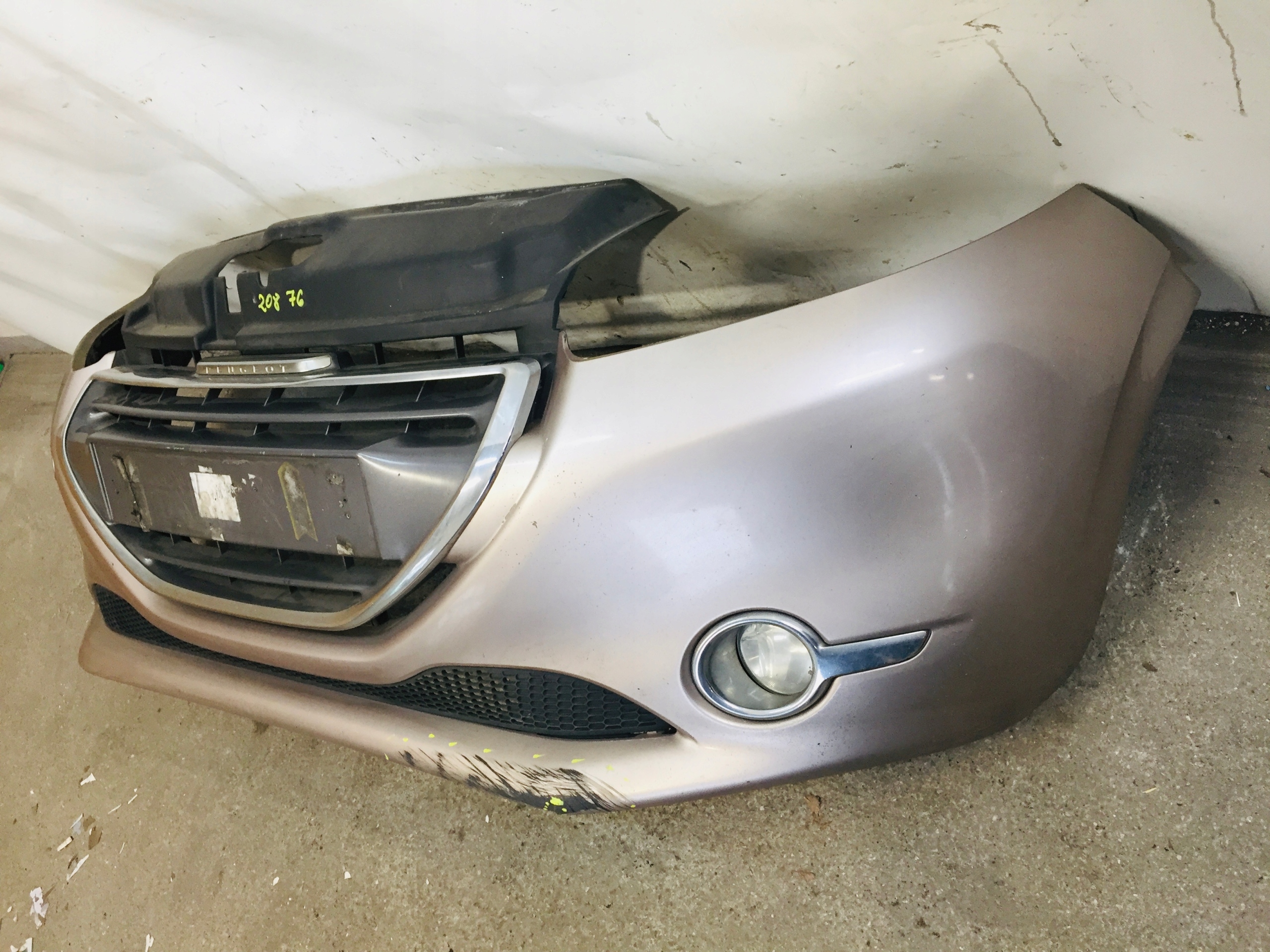 ZDERZAK PRZEDNI KOMPLETNY KCK PEUGEOT 208 #76 Strona zabudowy przód