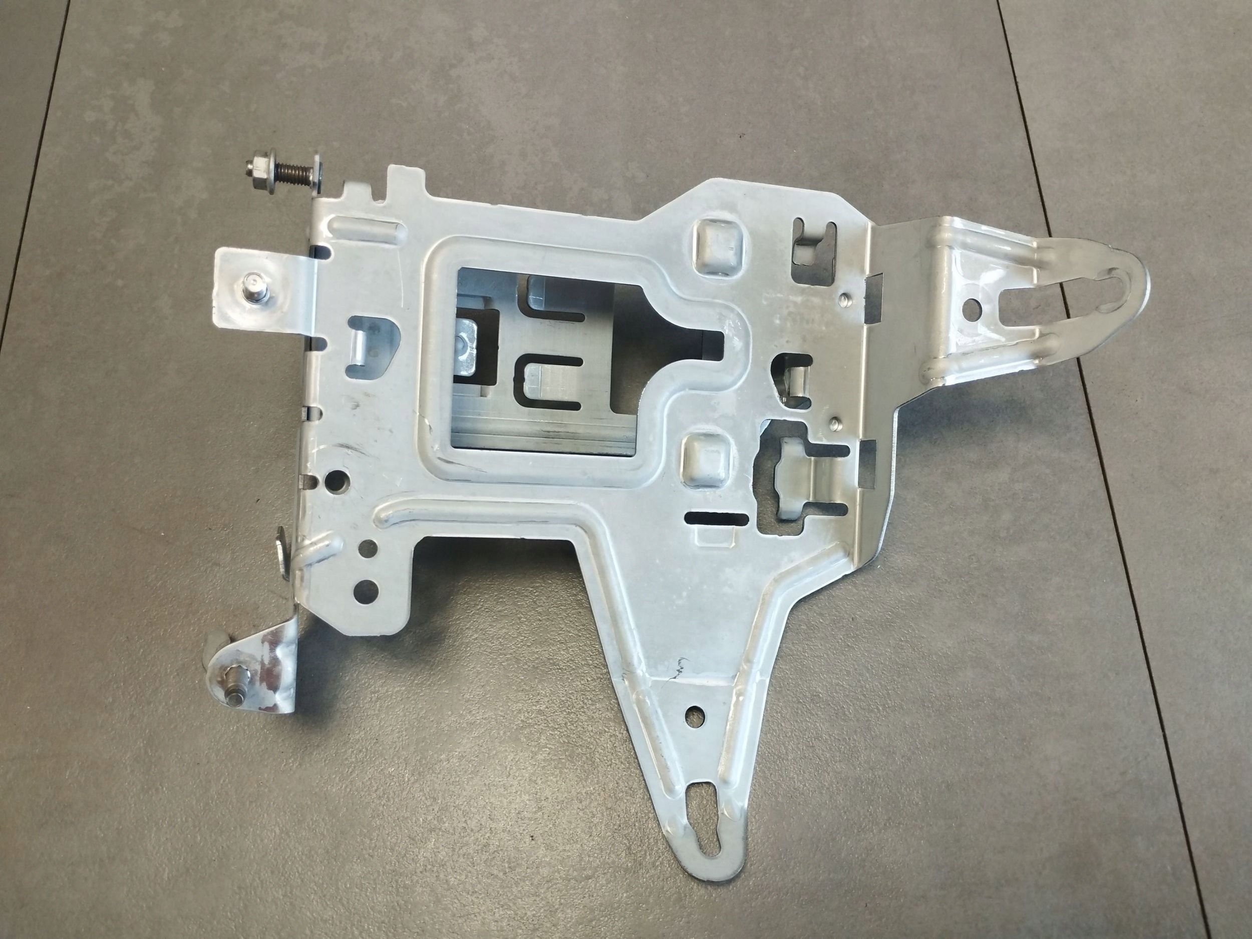 Mercedes-Benz E W213 bracket console A2135400240