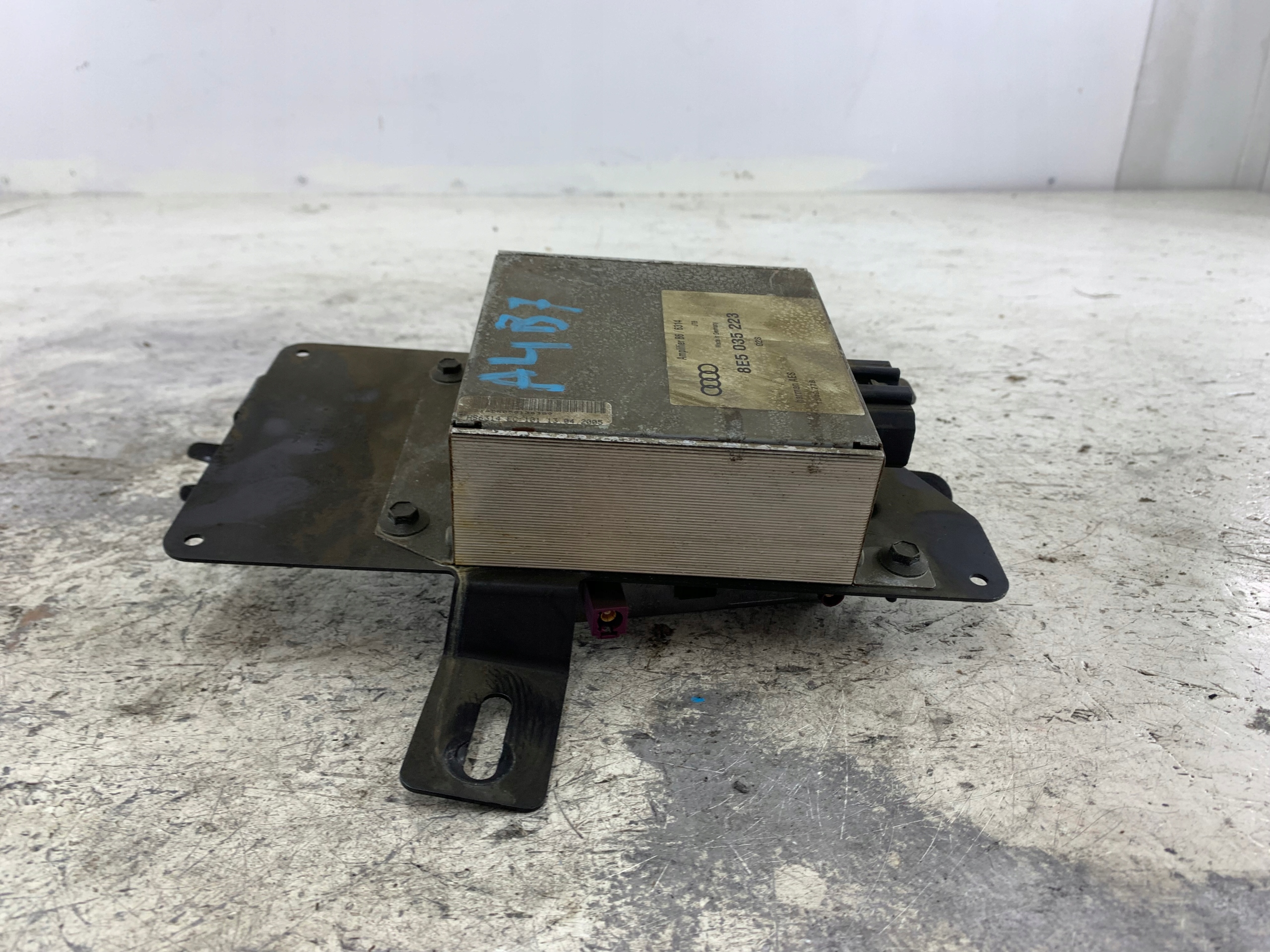 AUDI A4 B6 B7 amplifier AUDIO + ANTENY 8E5035223 8E0035456B