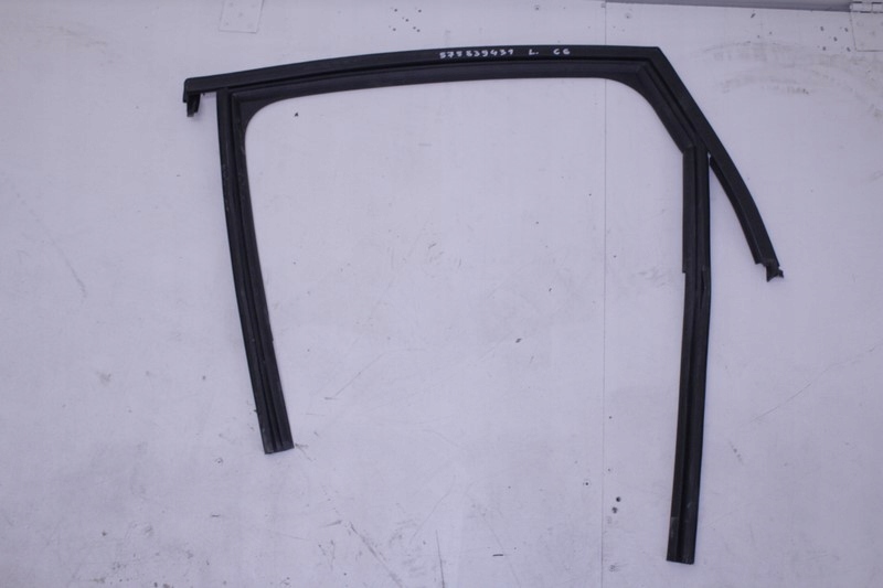 SEAT ATECA USZCZELKA DRZWI LEWA TYLNA 575839431L