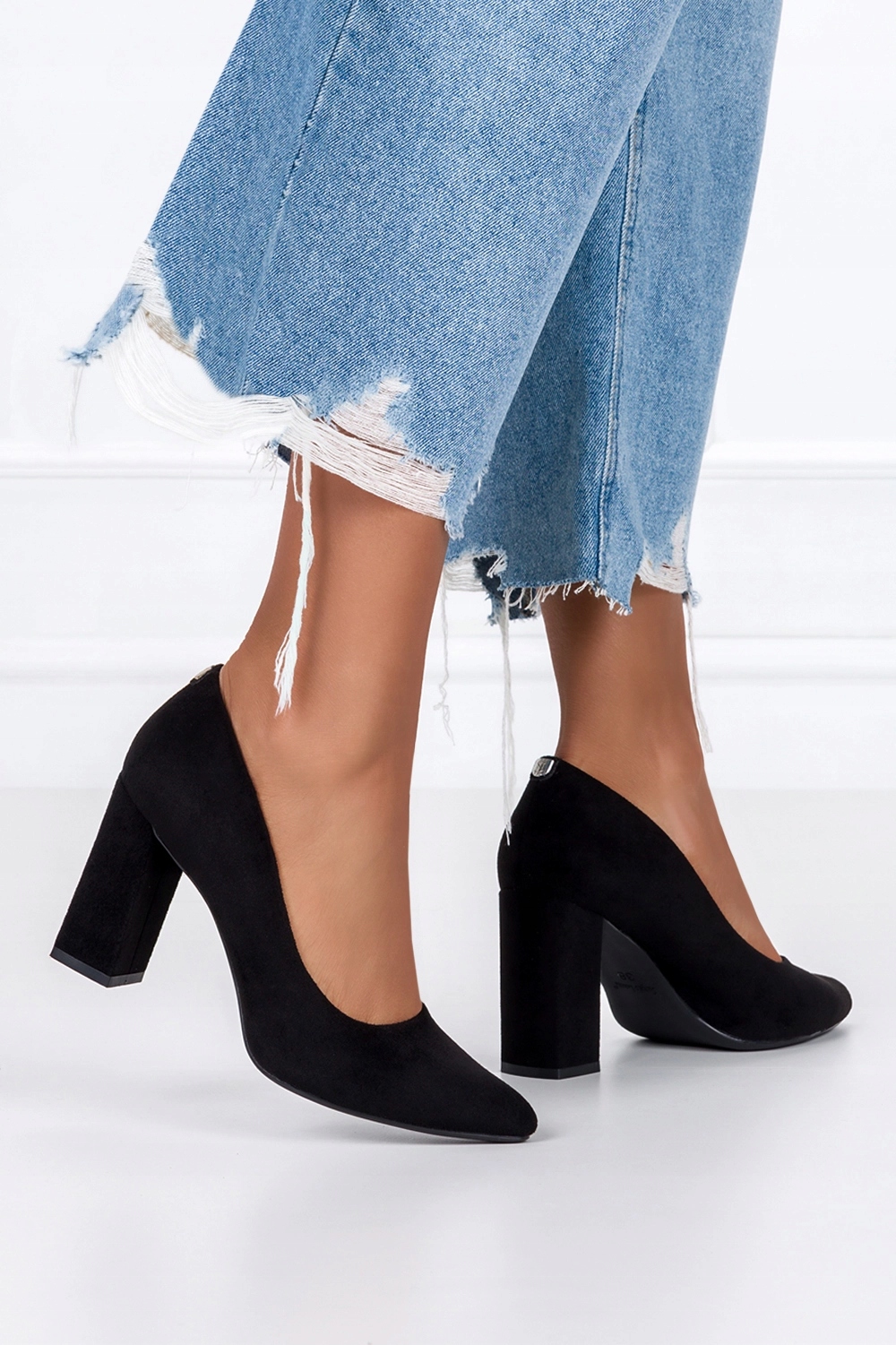 CZÓŁENKA DAMSKIE NA OBCASIE SŁUPKU KLASYCZNE MODNE NOSEK SZPIC r 40 Oryginalne opakowanie producenta pudełko