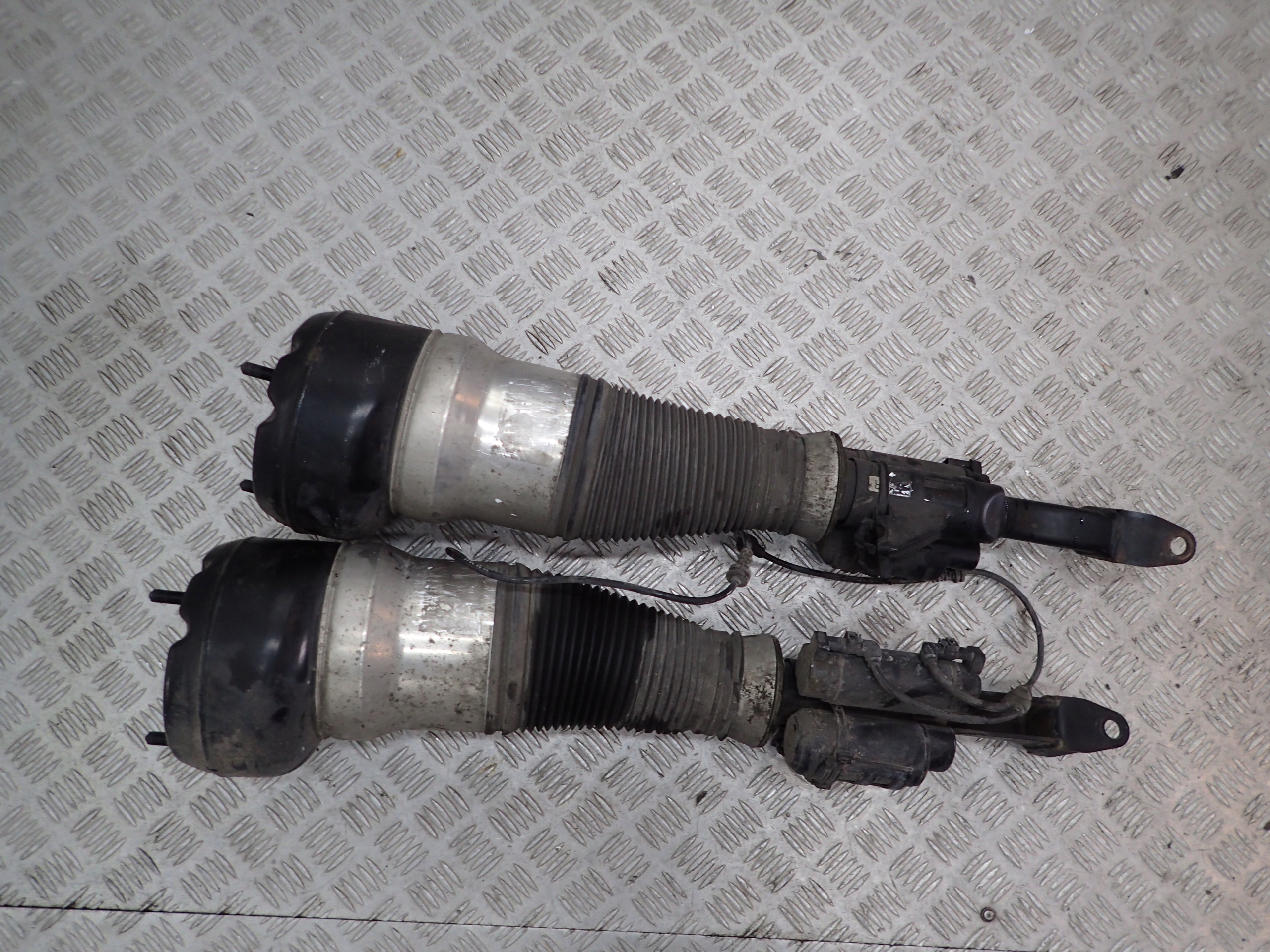 MERCEDES BENZ S W222 амортизатор передній передній L