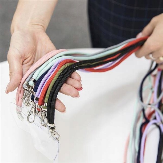 UNIWERSALNA SMYCZ SZNUREK na TELEFON do ETUI V2 CROSSBODY BRĄZOWY Materiał dominujący inny