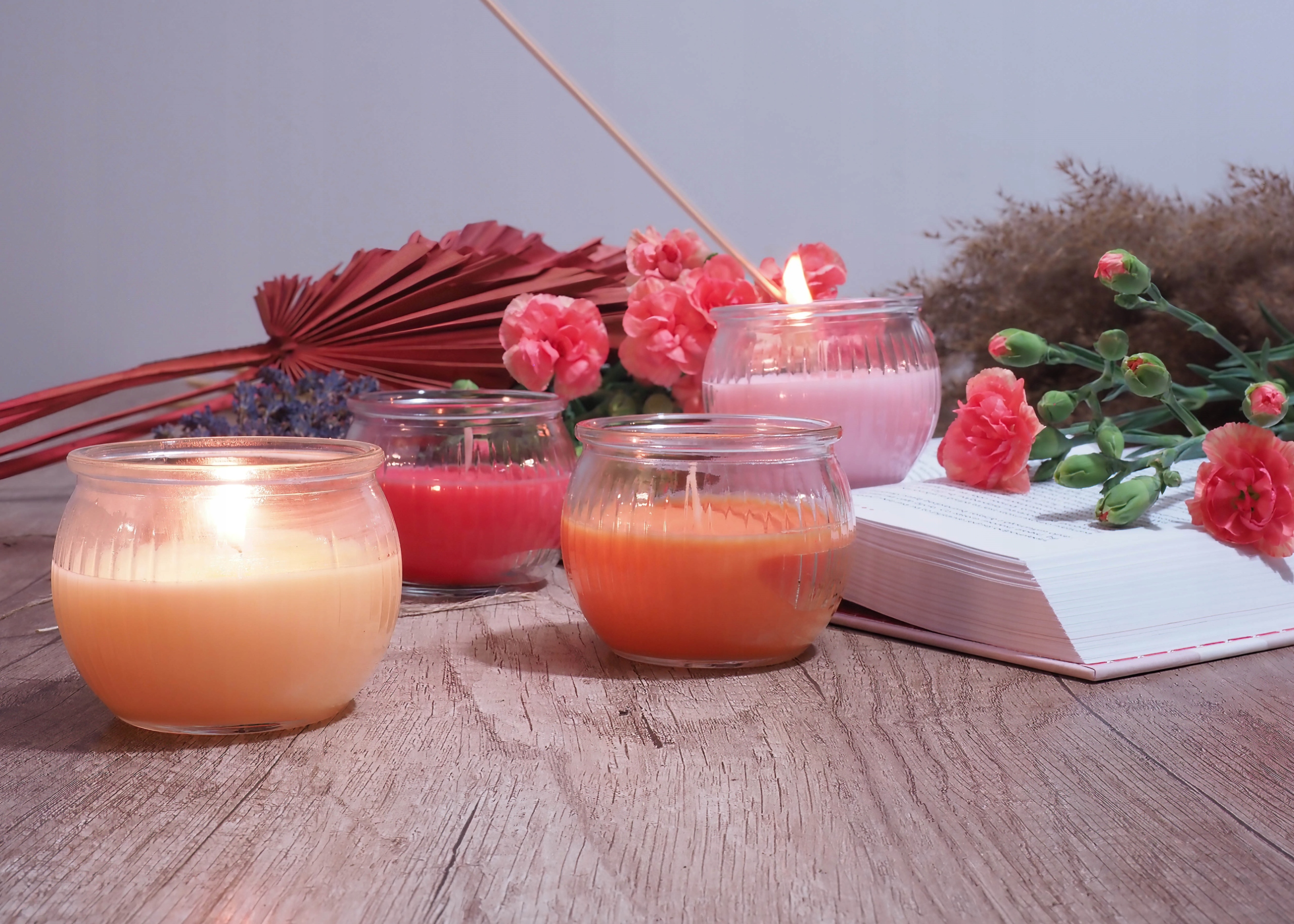 ŚWIECE ZAPACHOWE ŚWIECZKI 4X ŚWIECA KWIATY ZESTAW PREZENT DLA NAUCZYCIELA Skład parafinowa