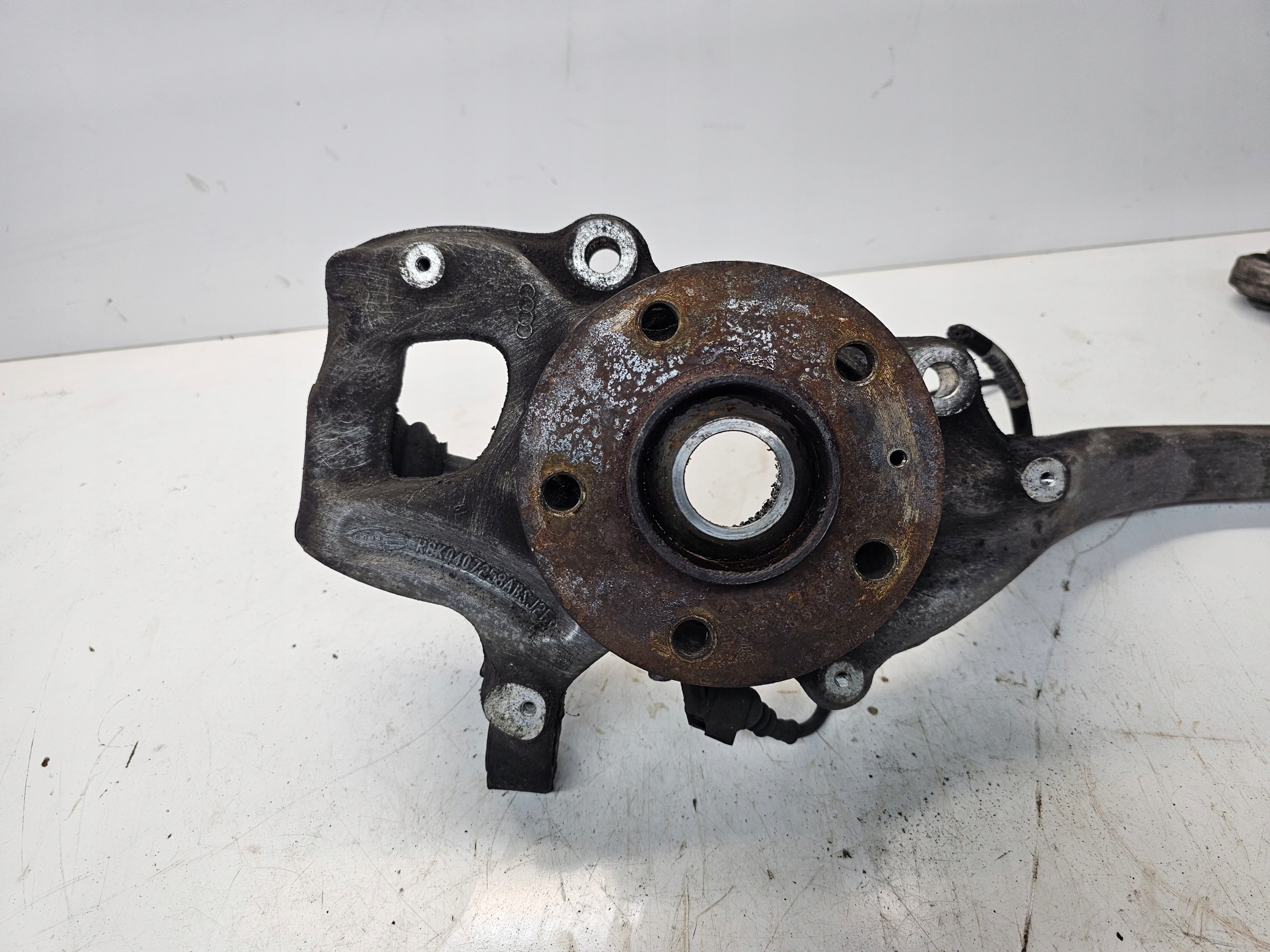 swing right front AUDI A4 B8 A5 8T LIFT A6 C7 A7 8K0407258AB
