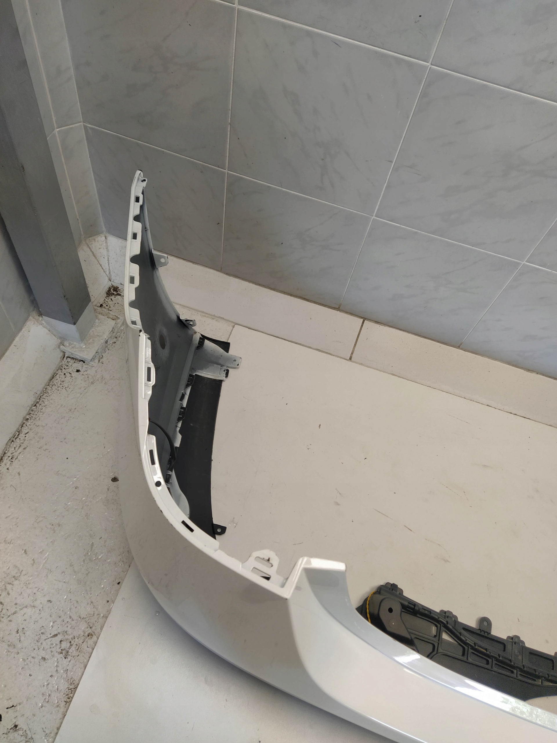MERCEDES A214 W214 STOSSSTANGE HECK TYLNI 6 PDC