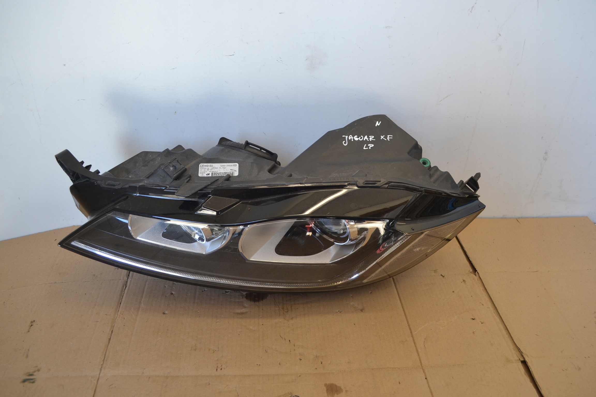 Jaguar XF 16- light left front Xenon LED GX63-13W030-ED