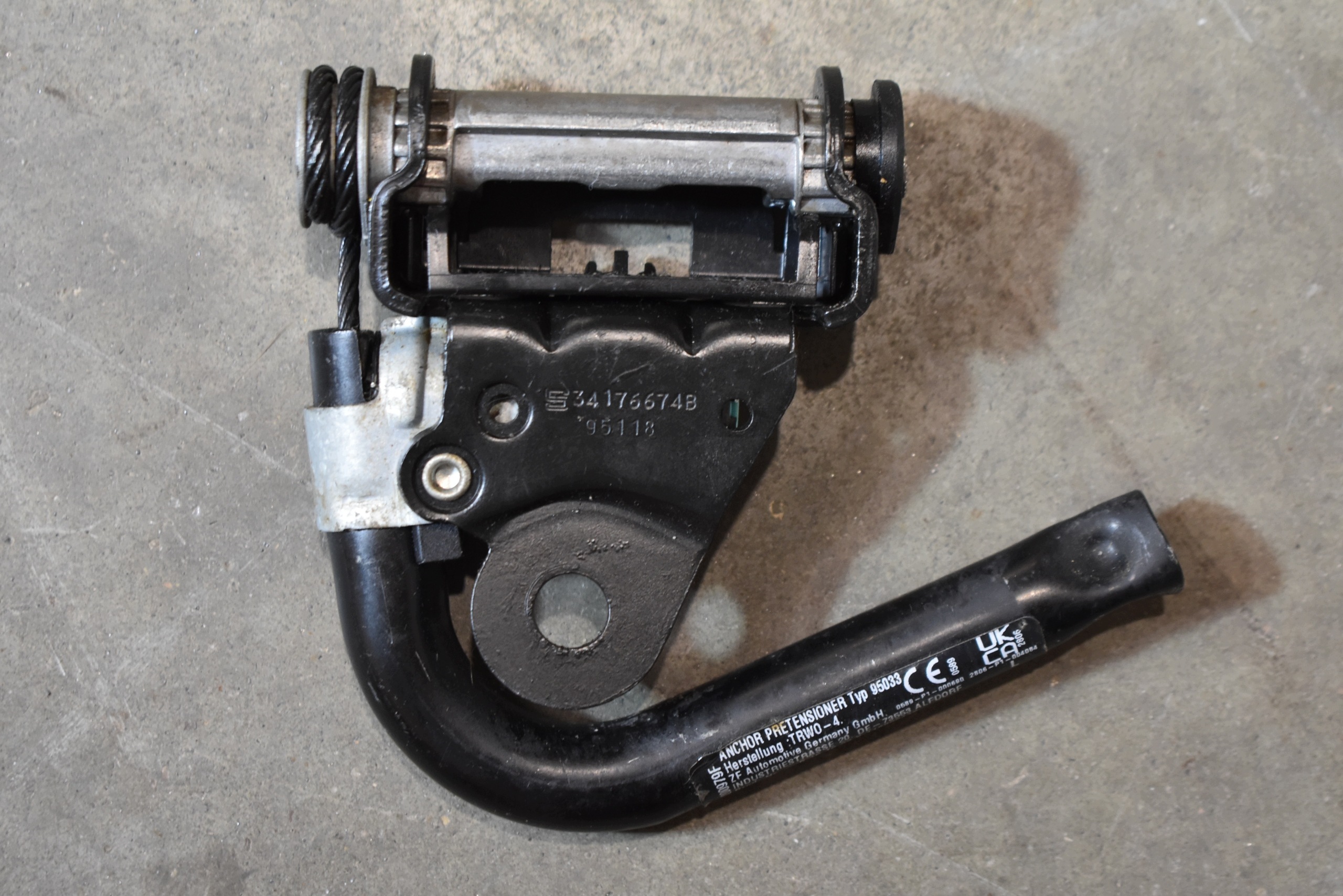 IDEALNY adjuster supports front front left MERCEDES W213 W177 1
