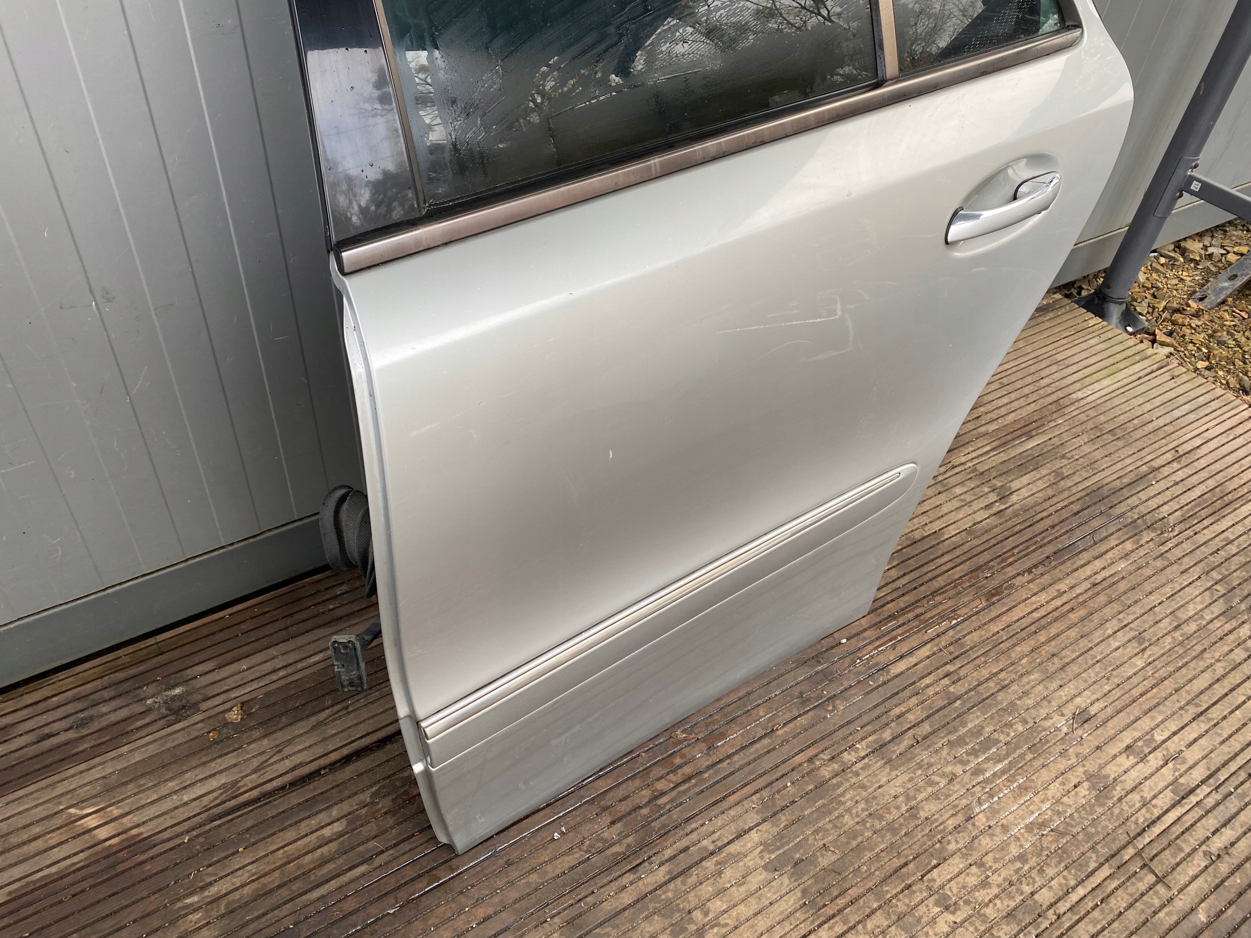 MERCEDES W211 sedan complete door left rear part C744
