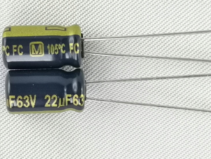

22uF 63V seria Fc Panasonic low imp. za 0,65gr