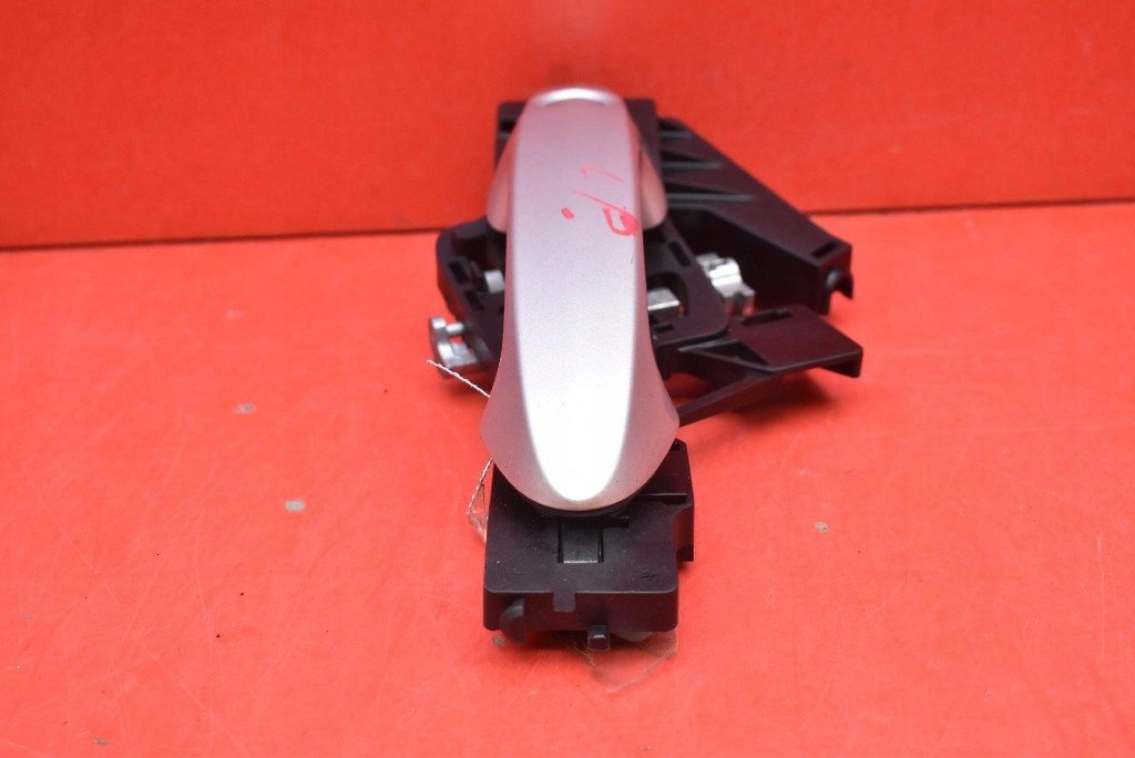 handle left front front SREBRNA AV11-R22465-AB FORD B-MAX 12-18