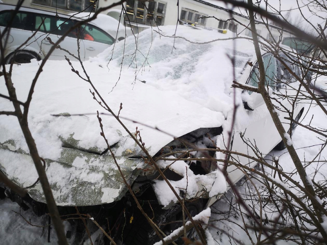Audi A4 шланг воды 2011 2.0л