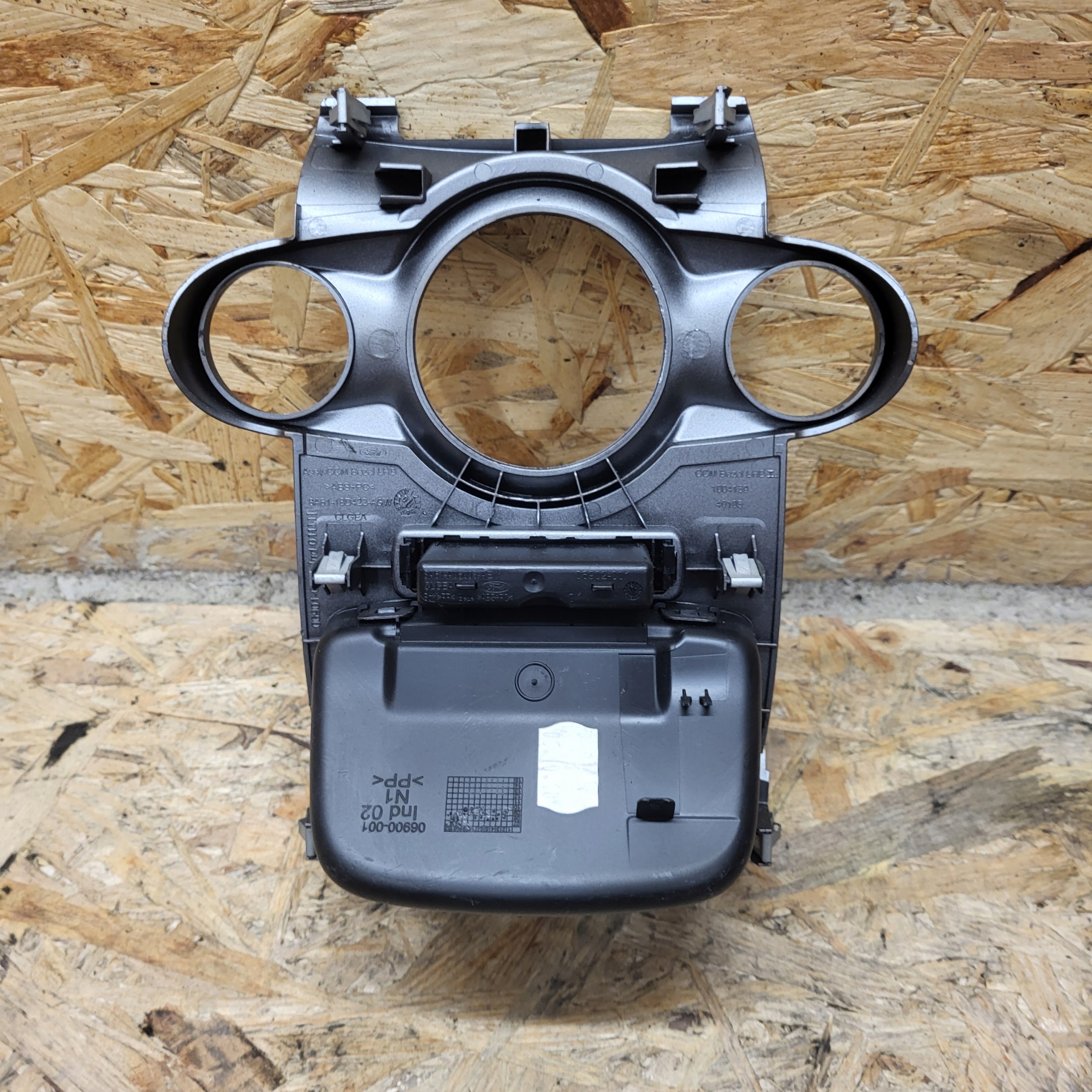 FORD FIESTA MK7 09-17R frame consoles passenger compartment