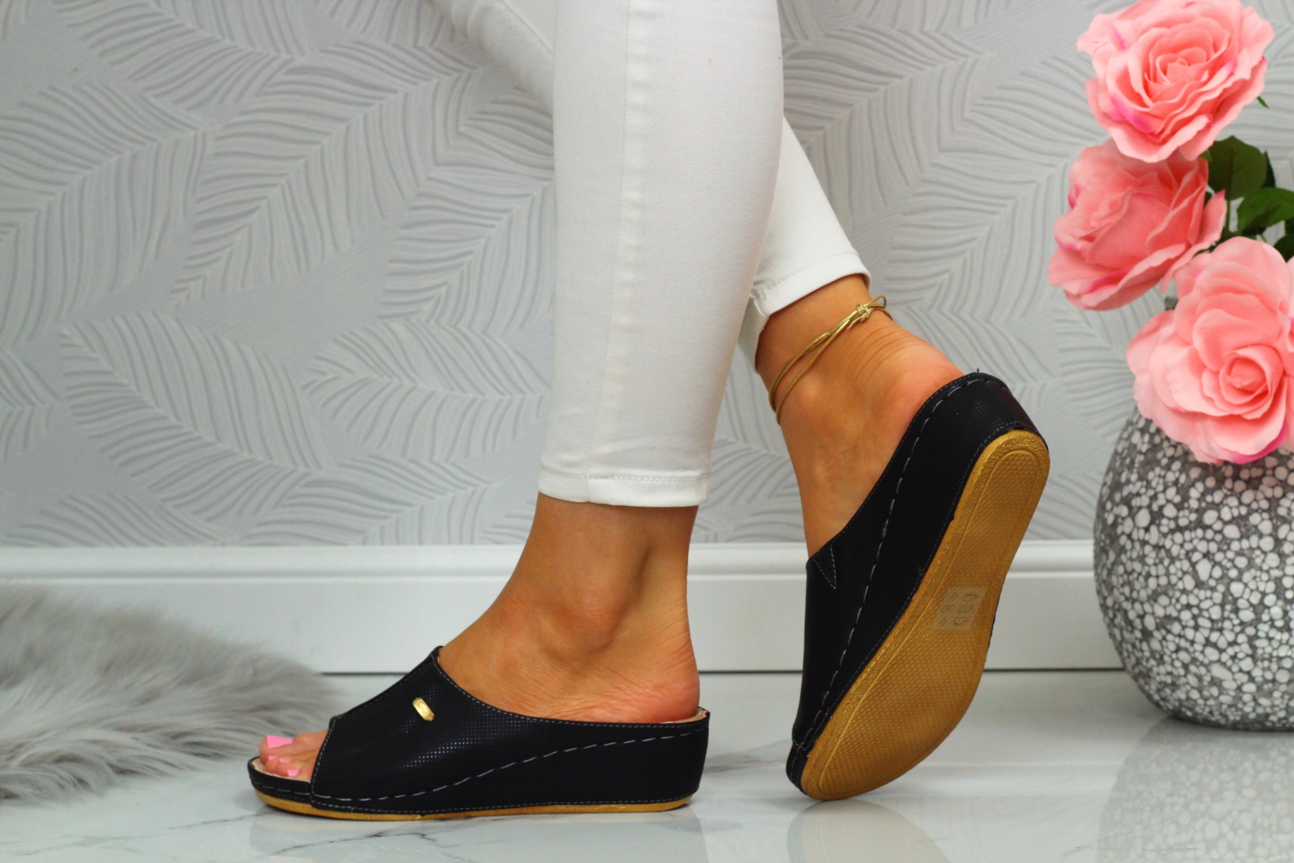 KLAPKI DAMSKIE SZYTE PROFILOWANE POLSKIE SKÓRA Długość wkładki 23.5 cm