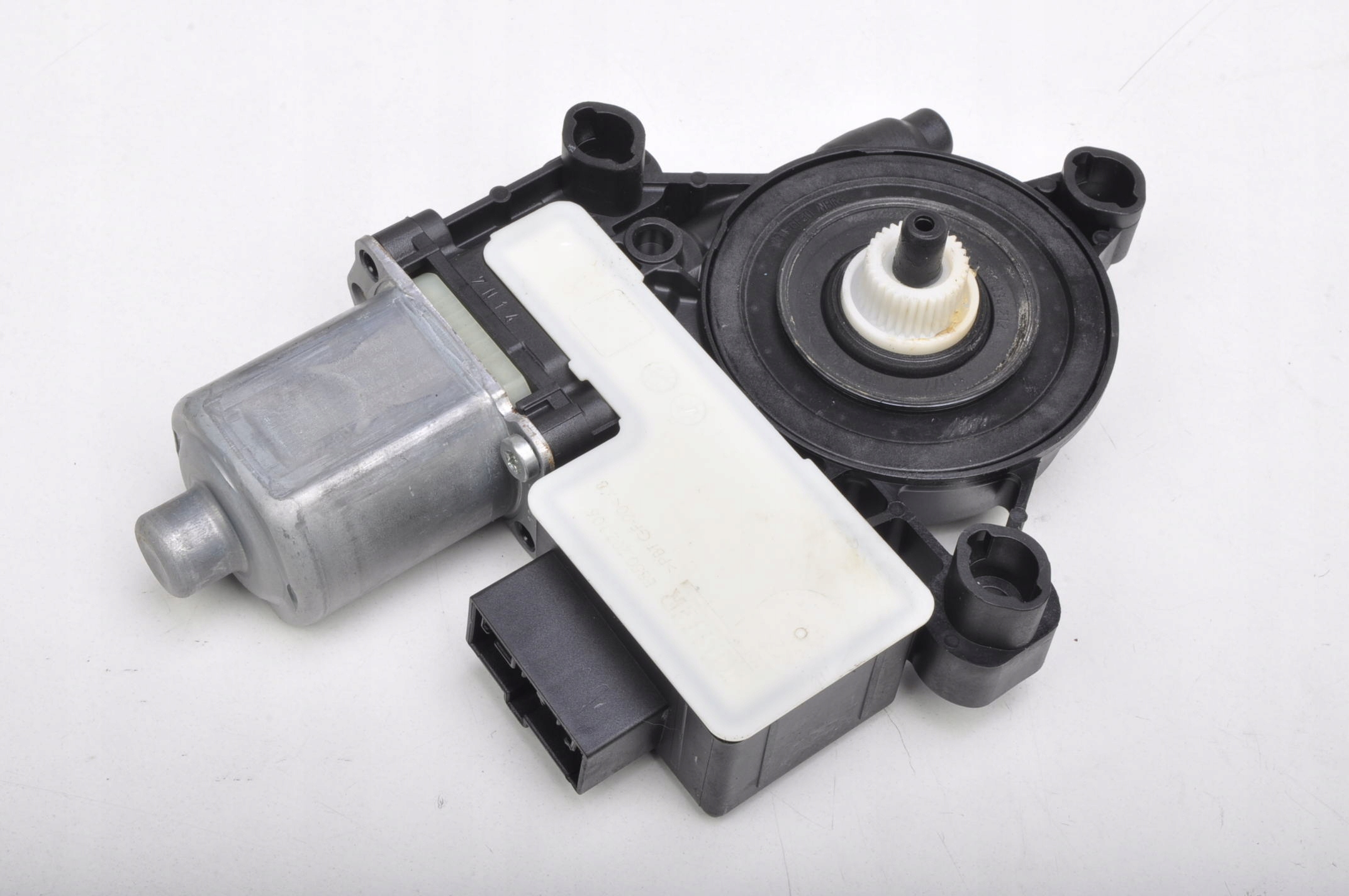 VOLKSWAGEN T-ROC SILNICZEK SZYBY PRAWY TYŁ 5Q0959408D 0130822694 2023