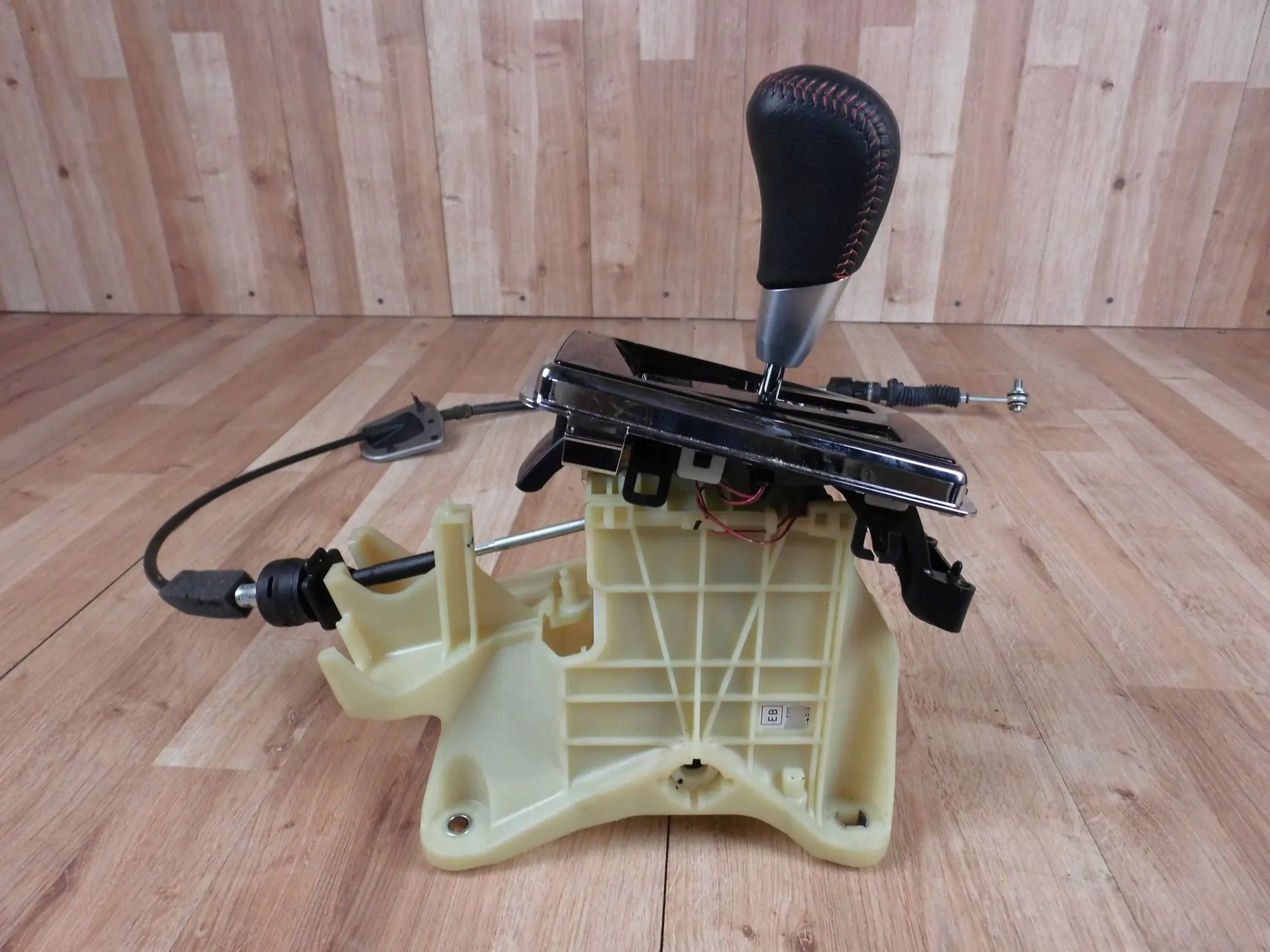 Mitsubishi ASX trim gear lever changes of the gear 2400A645
